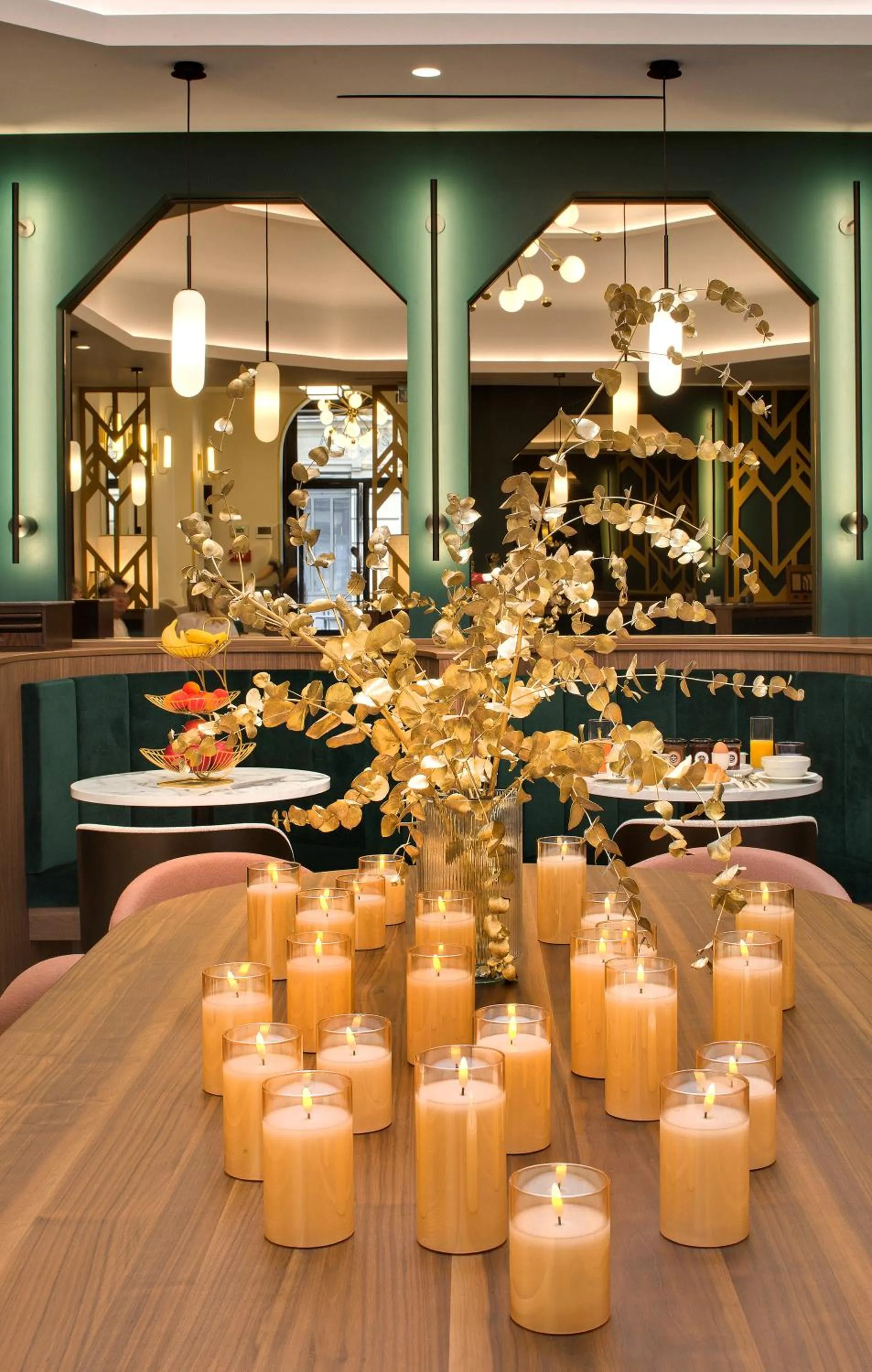 Lounge or bar in Hôtel Artemisia Montmartre