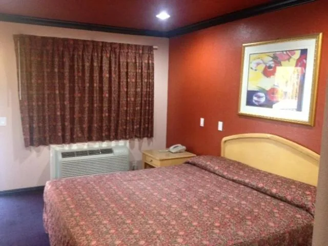 Photo of the whole room, Bed in All 8 Motel