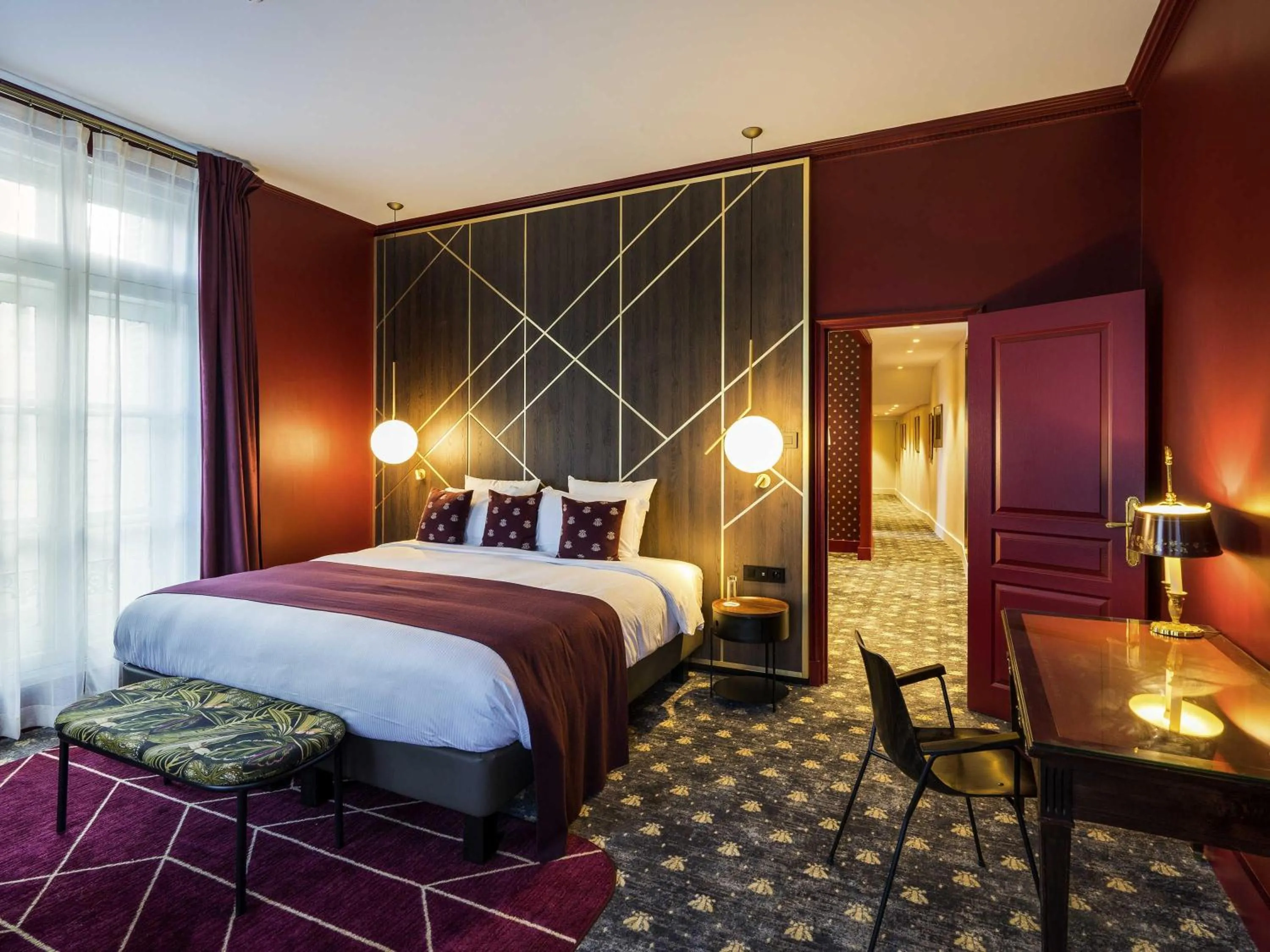 Photo of the whole room, Bed in Aigle Noir Hotel Fontainebleau - MGallery Collection