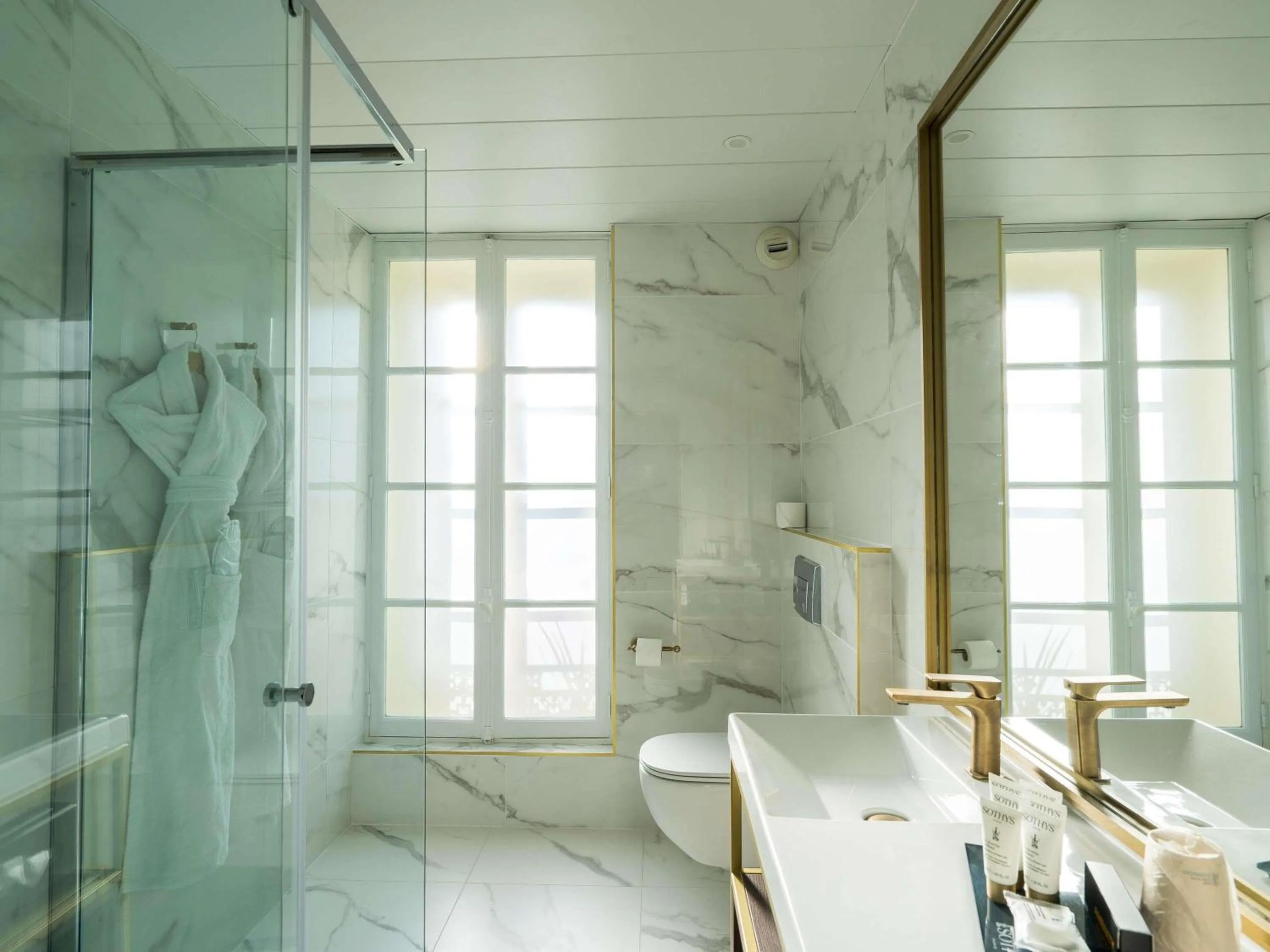 Bedroom in Aigle Noir Hotel Fontainebleau - MGallery Collection