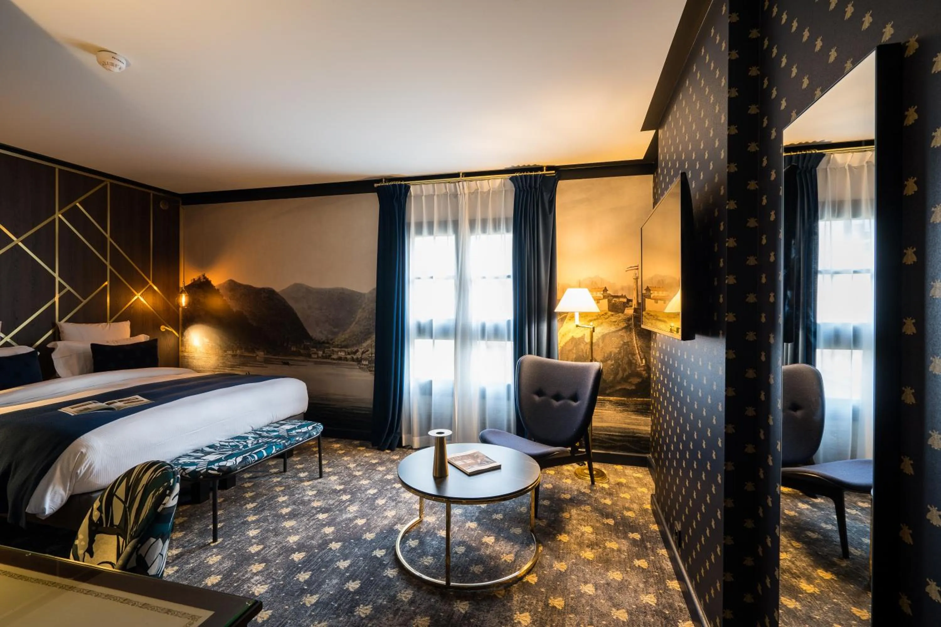 Photo of the whole room, Bed in Aigle Noir Hotel Fontainebleau - MGallery Collection