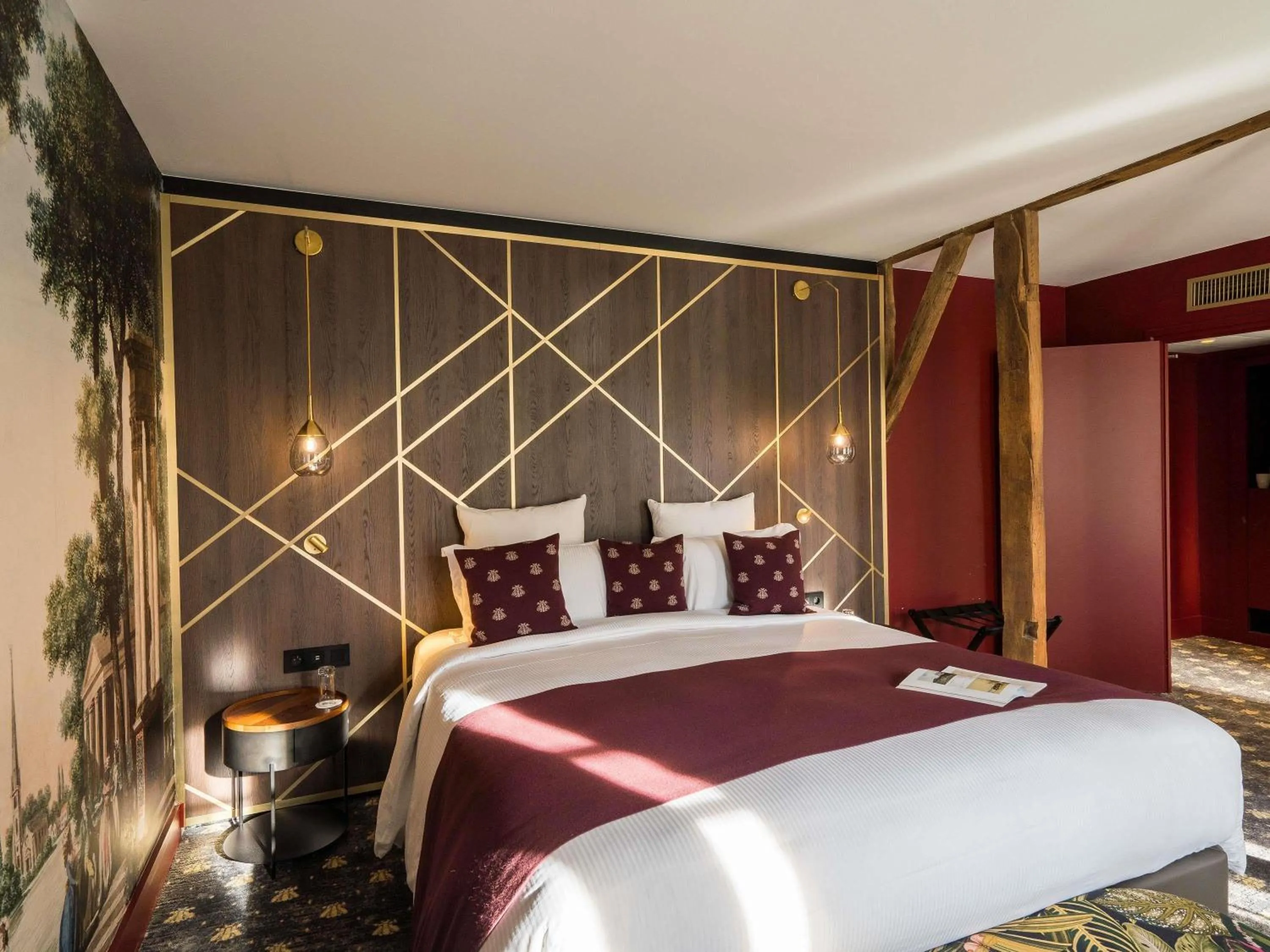 Bedroom, Bed in Aigle Noir Hotel Fontainebleau - MGallery Collection