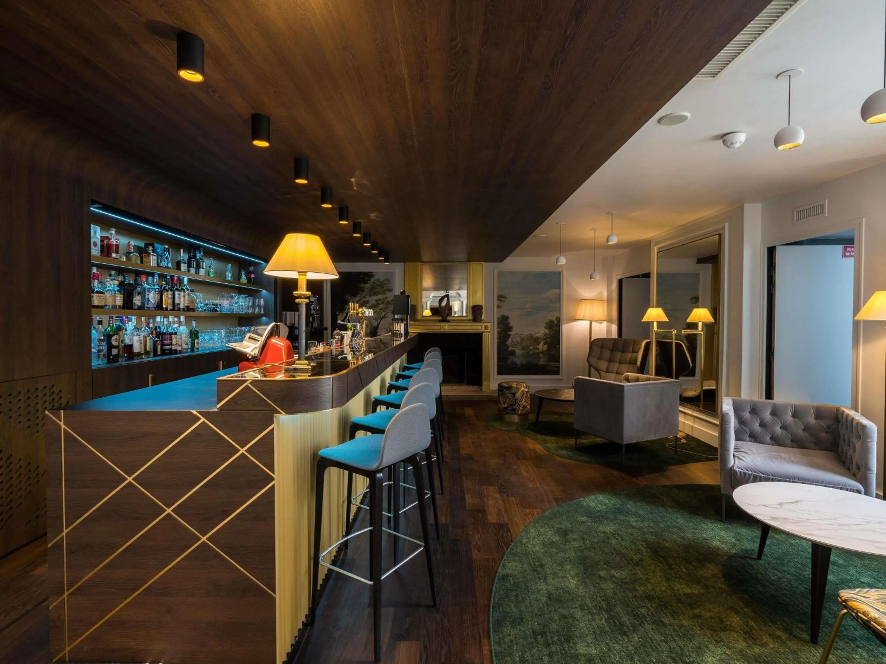 Lounge or bar in Aigle Noir Hotel Fontainebleau - MGallery Collection