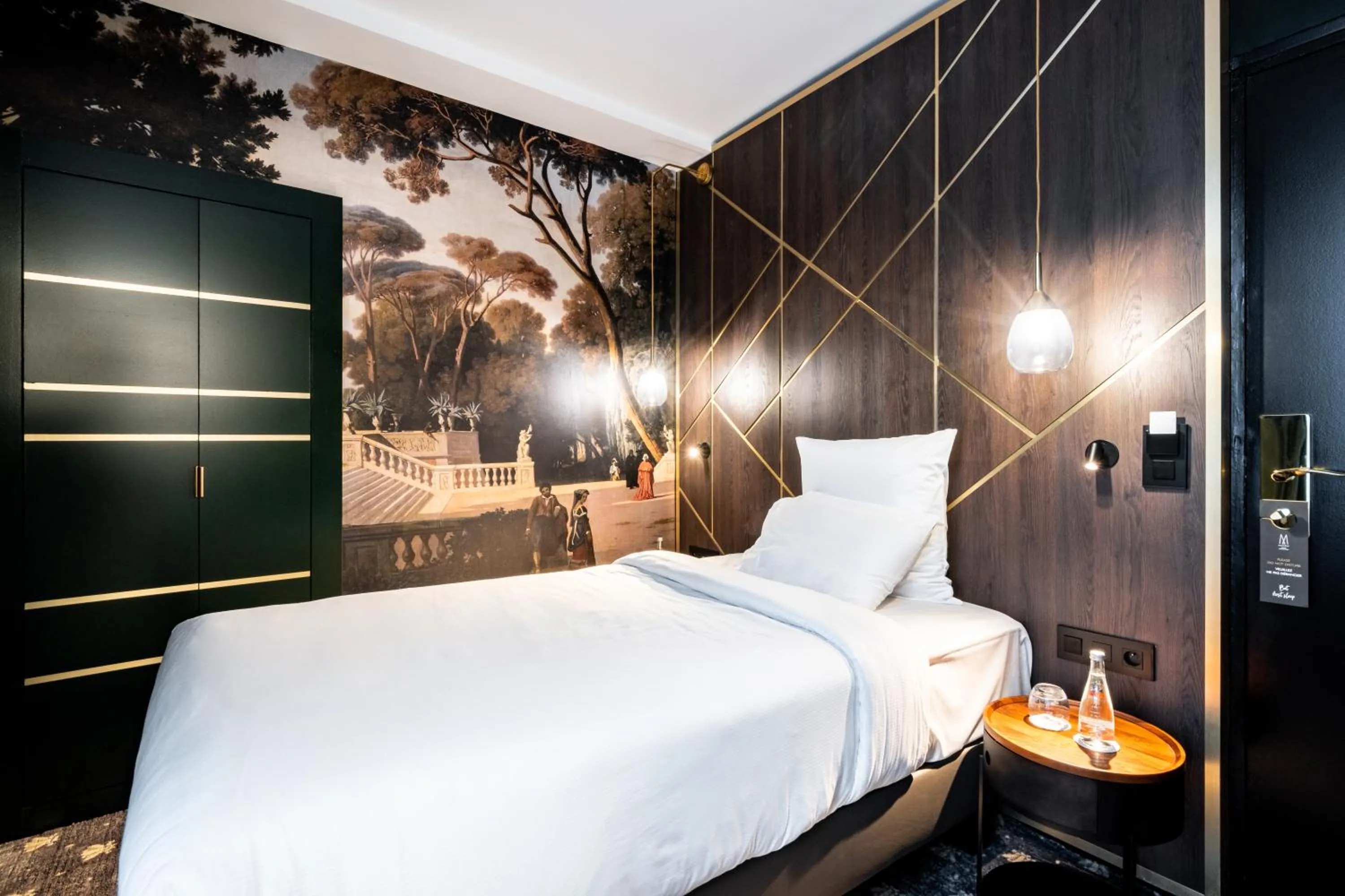 Bed in Aigle Noir Hotel Fontainebleau - MGallery Collection