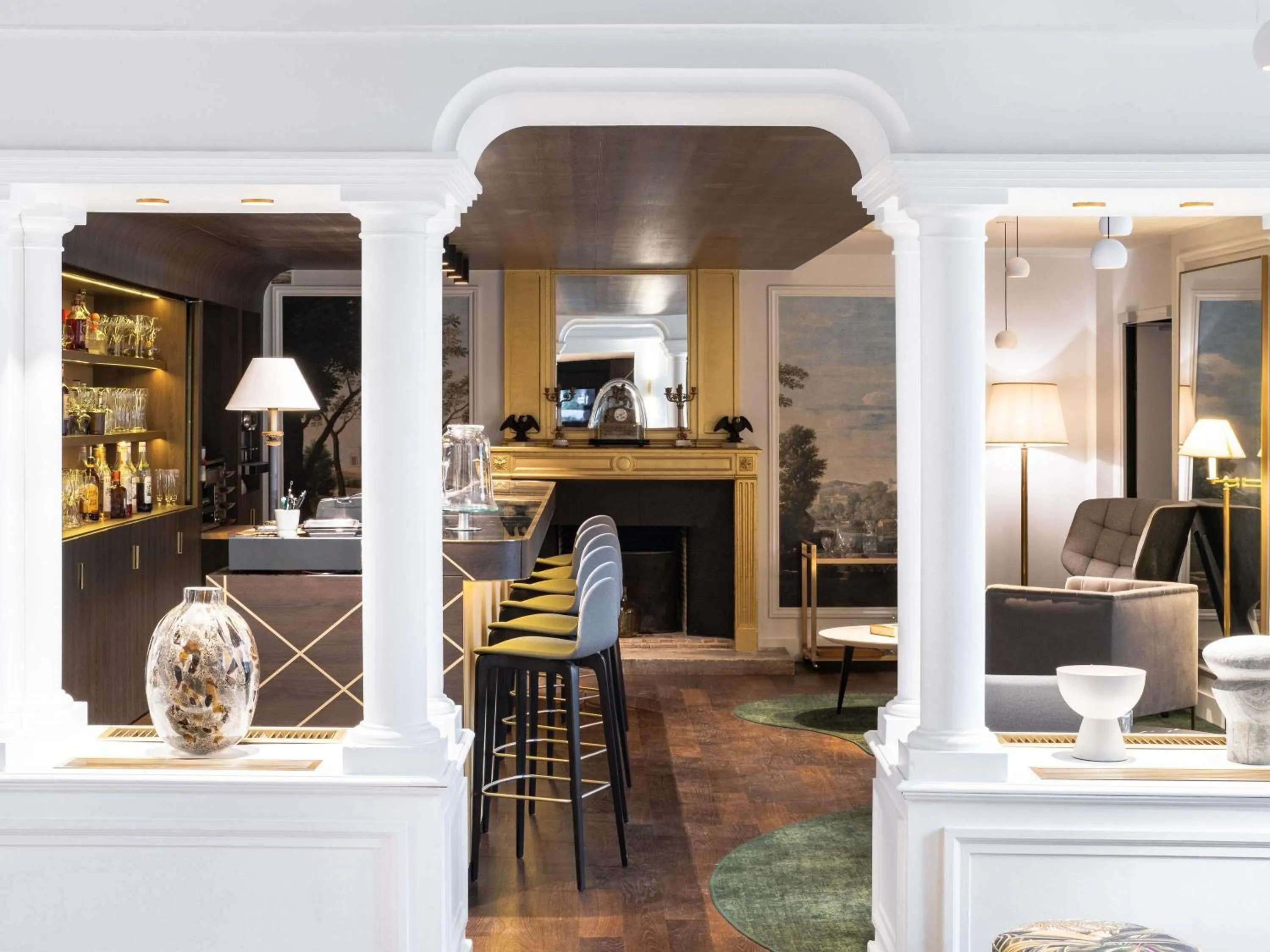 Lounge or bar in Aigle Noir Hotel Fontainebleau - MGallery Collection