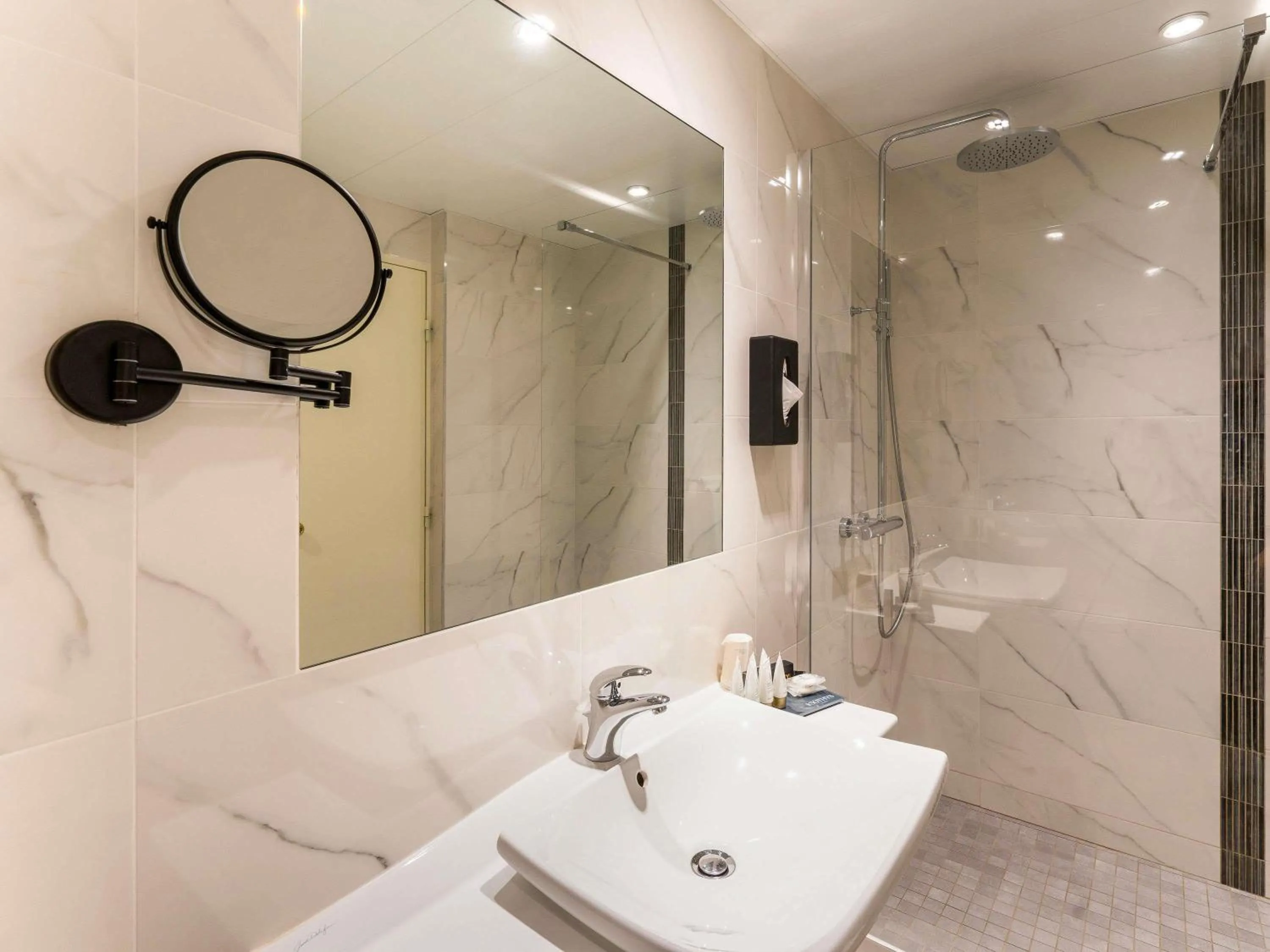 Bedroom in Aigle Noir Hotel Fontainebleau - MGallery Collection