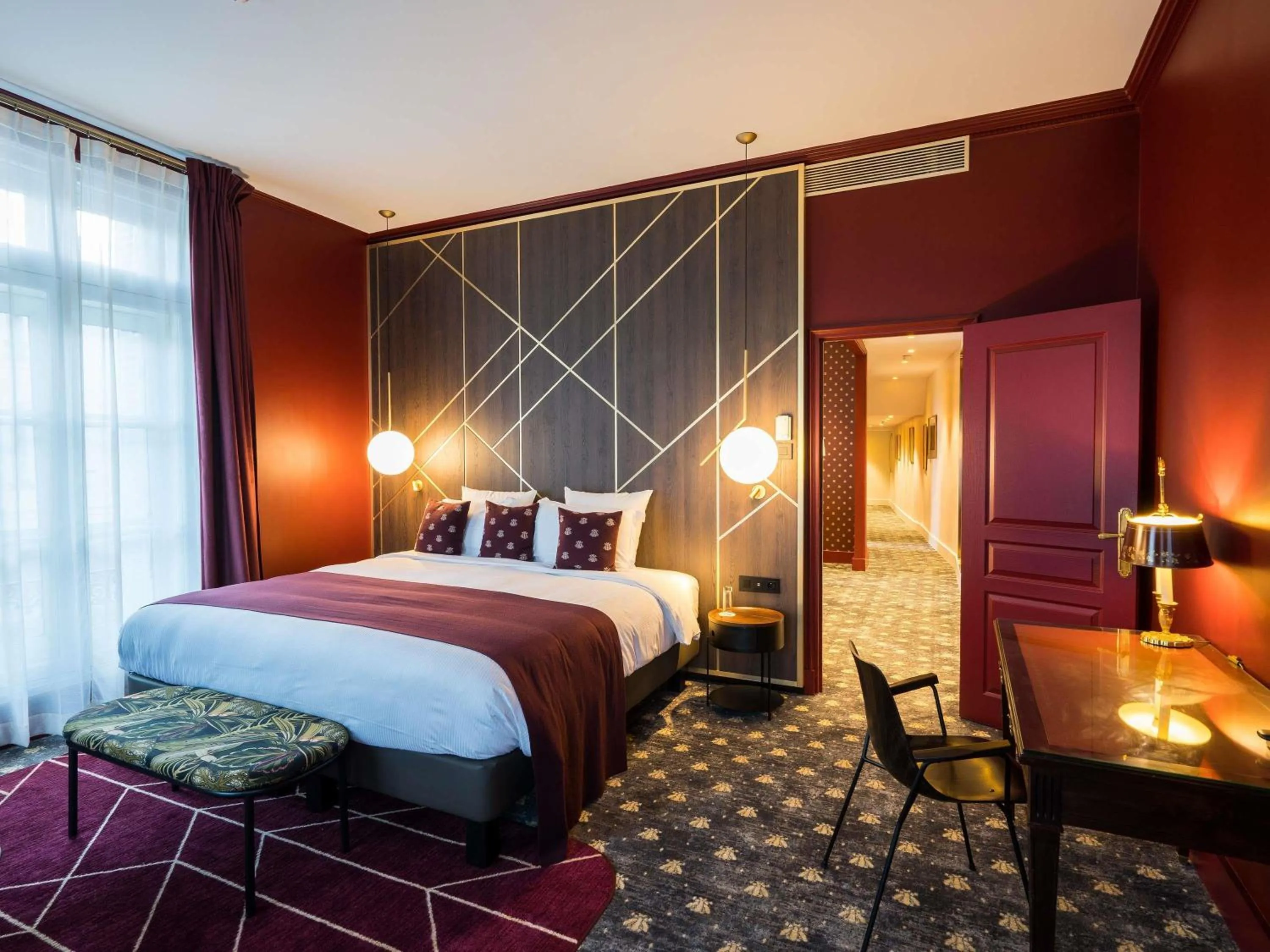 Bedroom, Bed in Aigle Noir Hotel Fontainebleau - MGallery Collection
