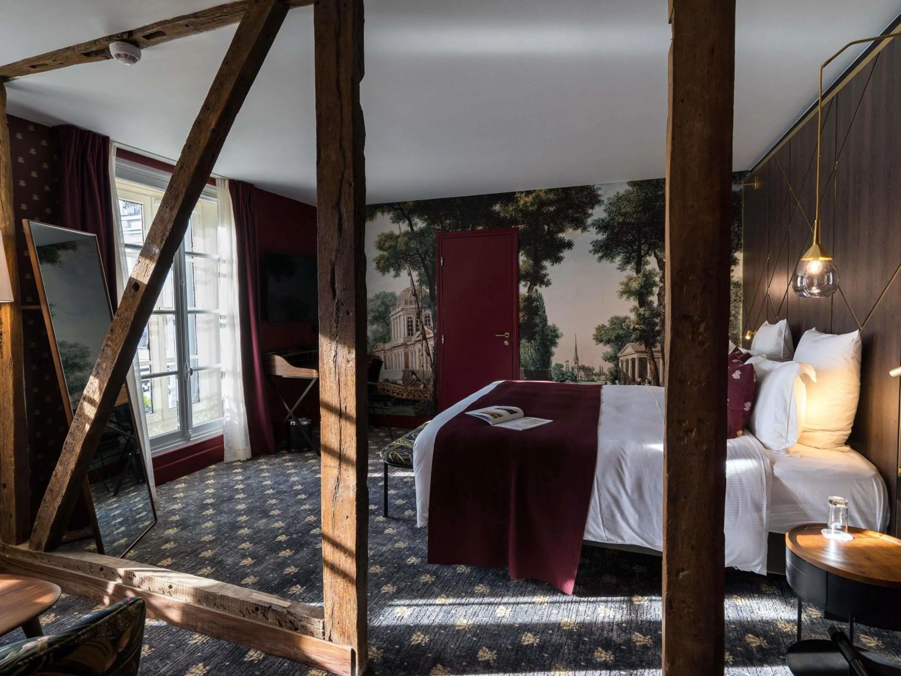 Bedroom, Bed in Aigle Noir Hotel Fontainebleau - MGallery Collection