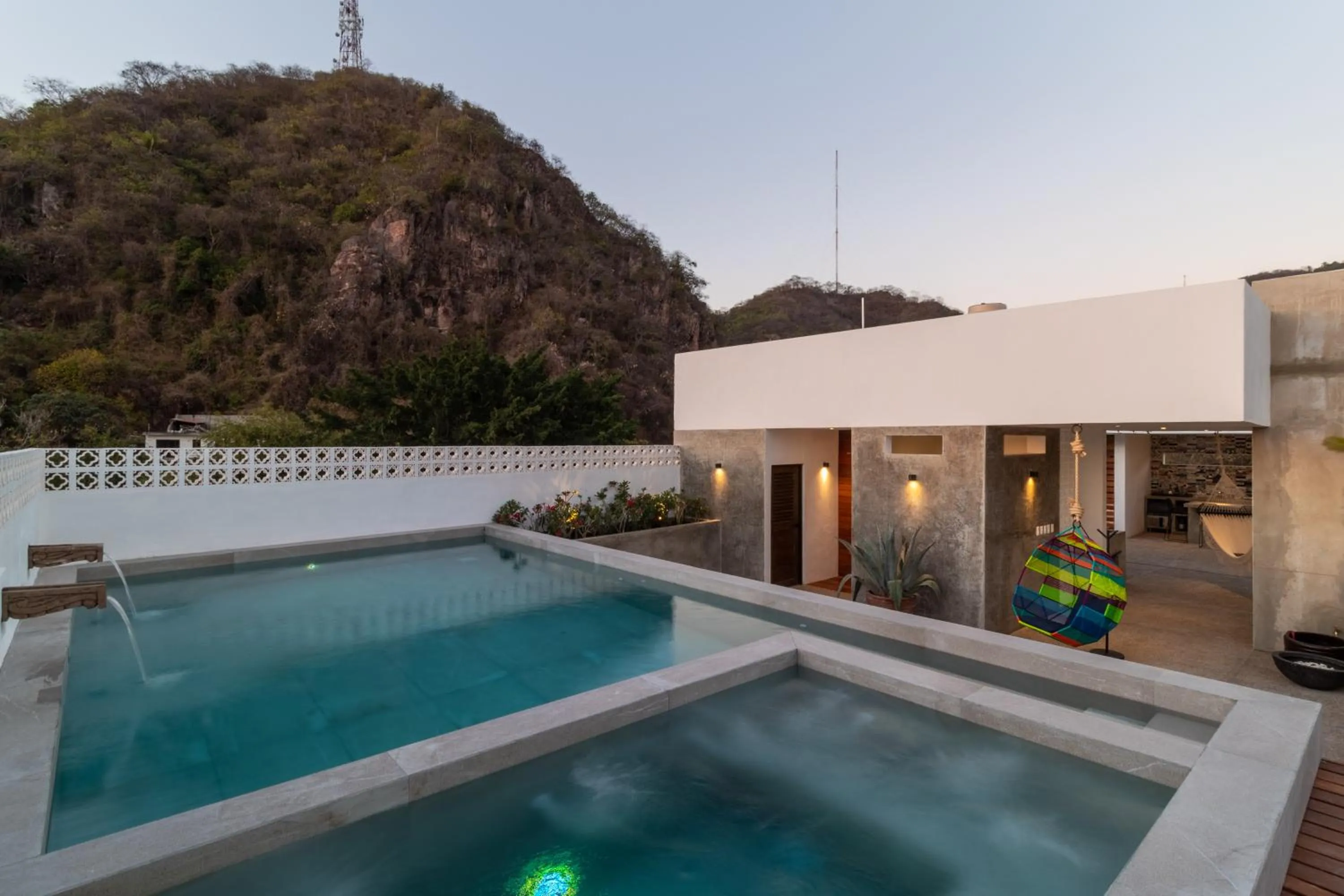 Property building in Cuale