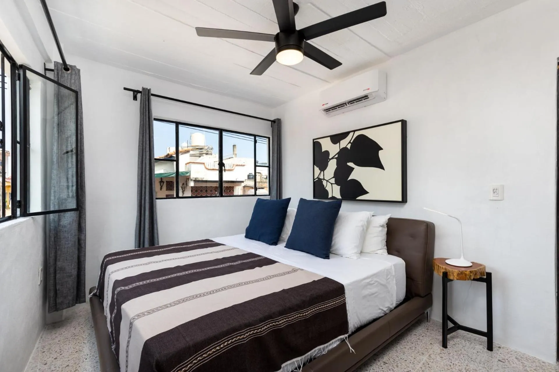 Bedroom, Bed in Cuale