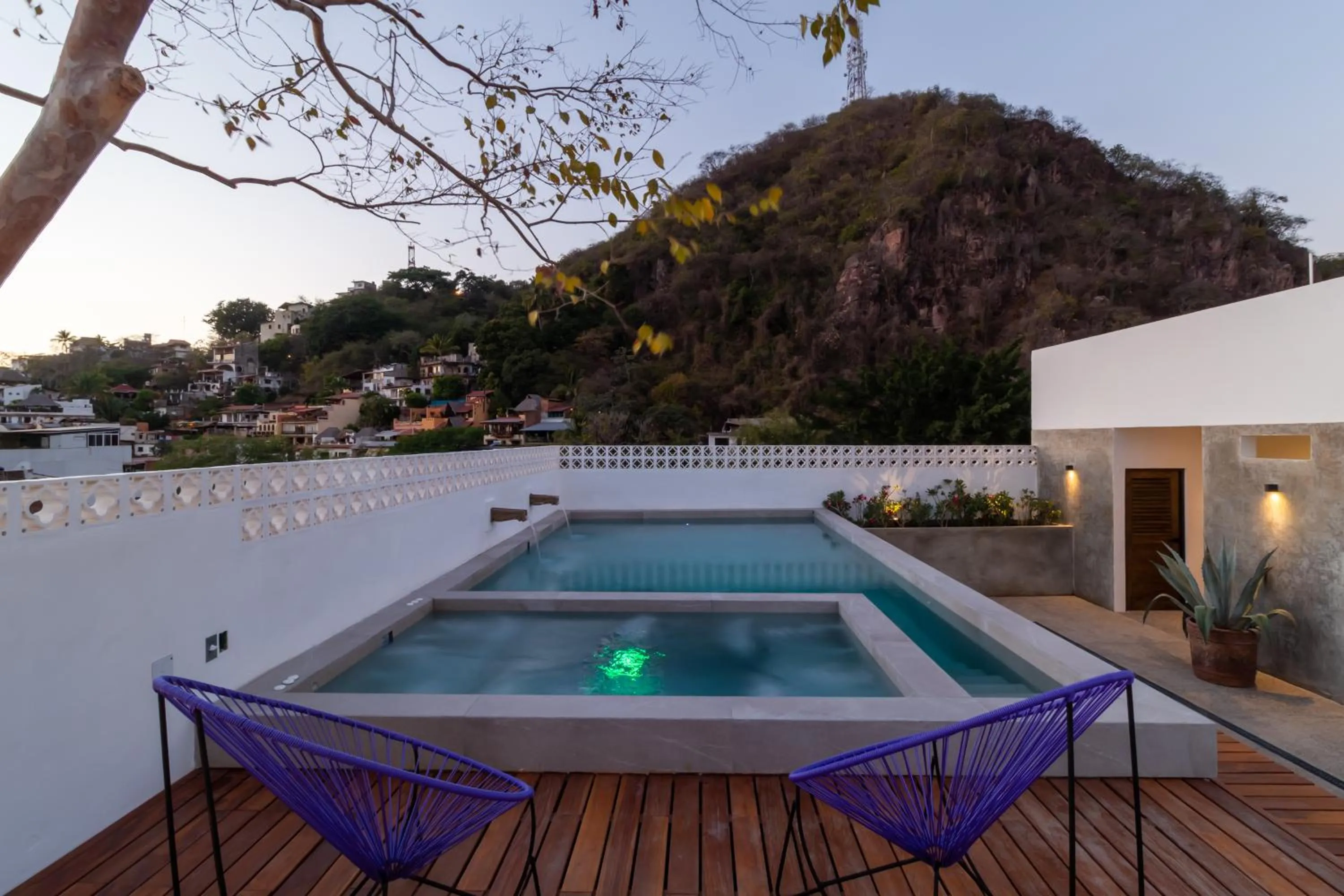 Property building in Cuale