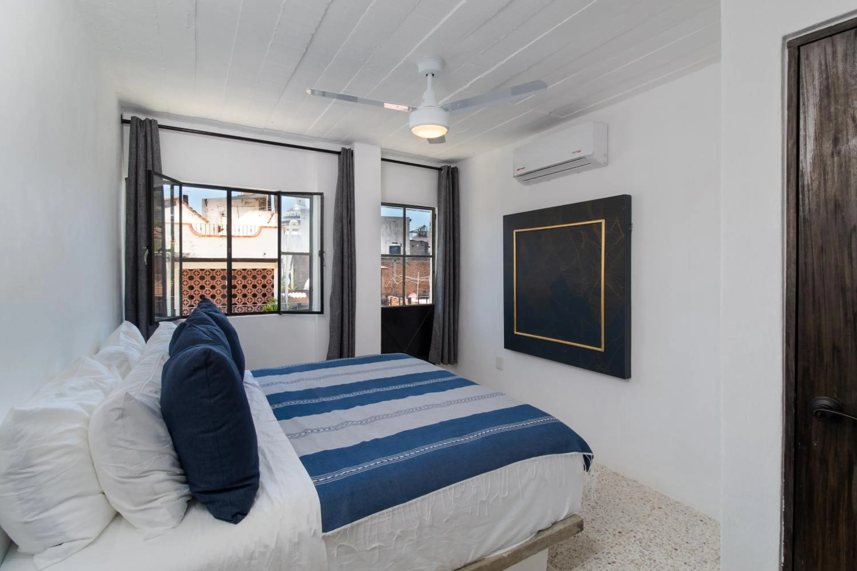 Bedroom, Bed in Cuale