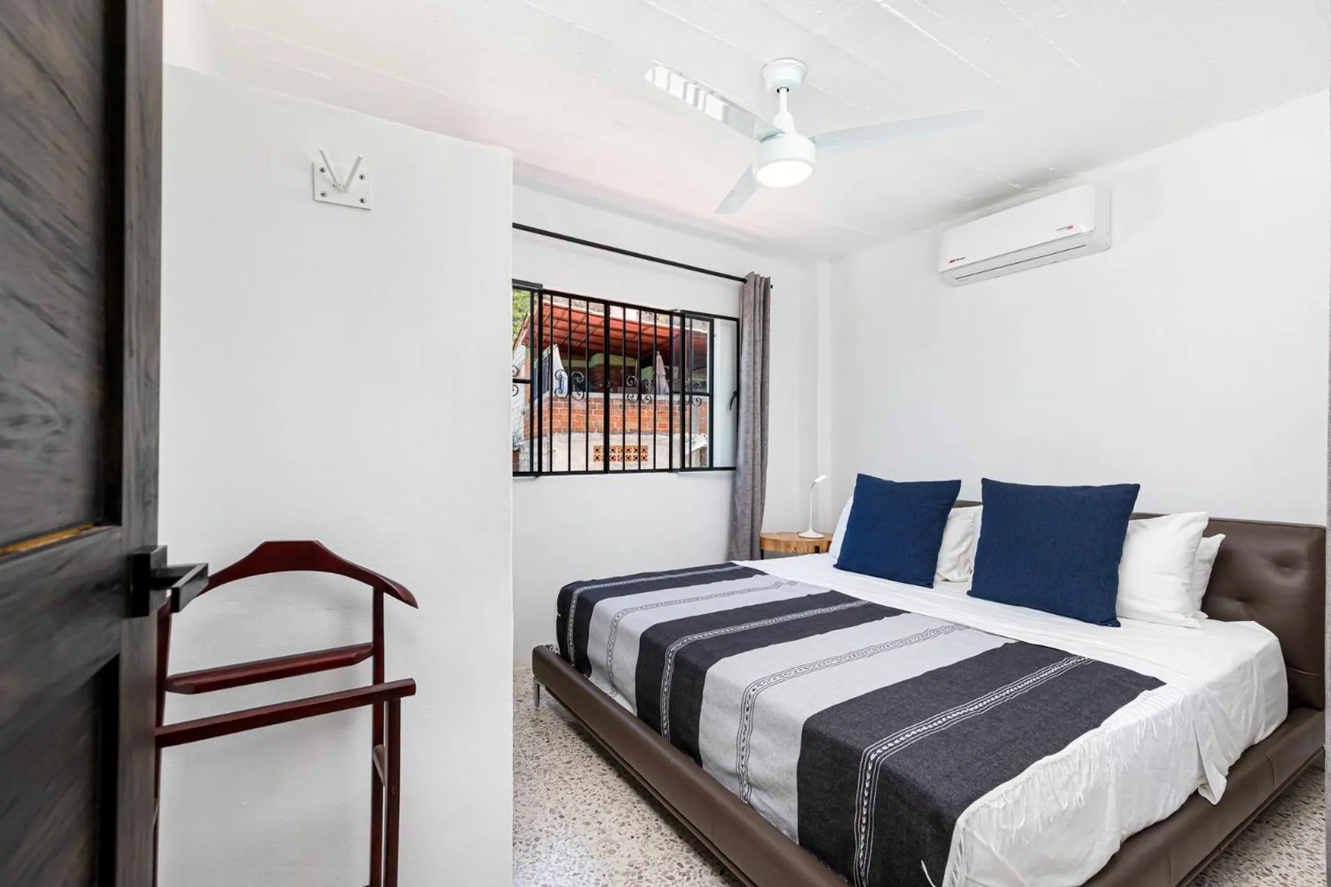 Bedroom, Bed in Cuale