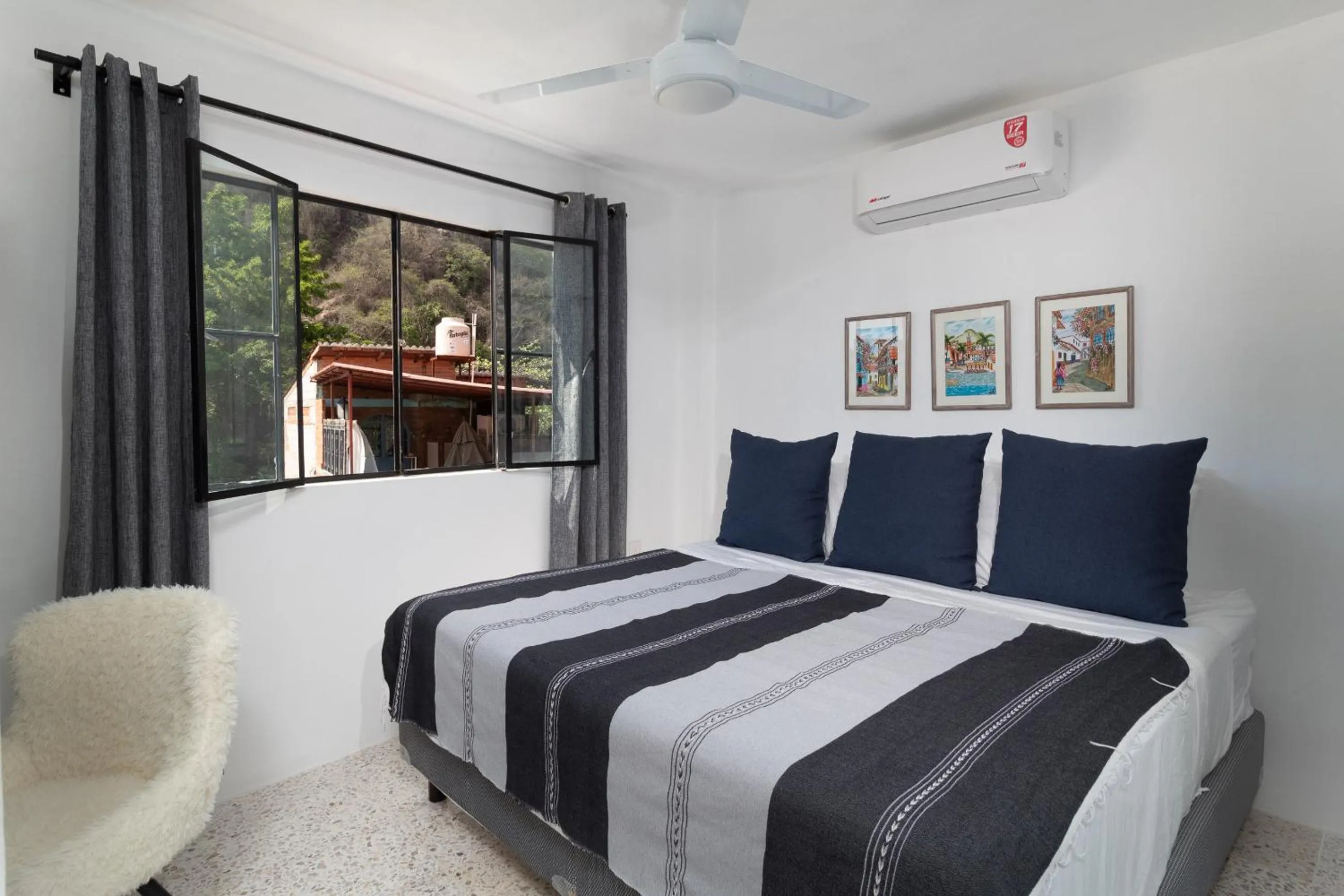 Bedroom, Bed in Cuale