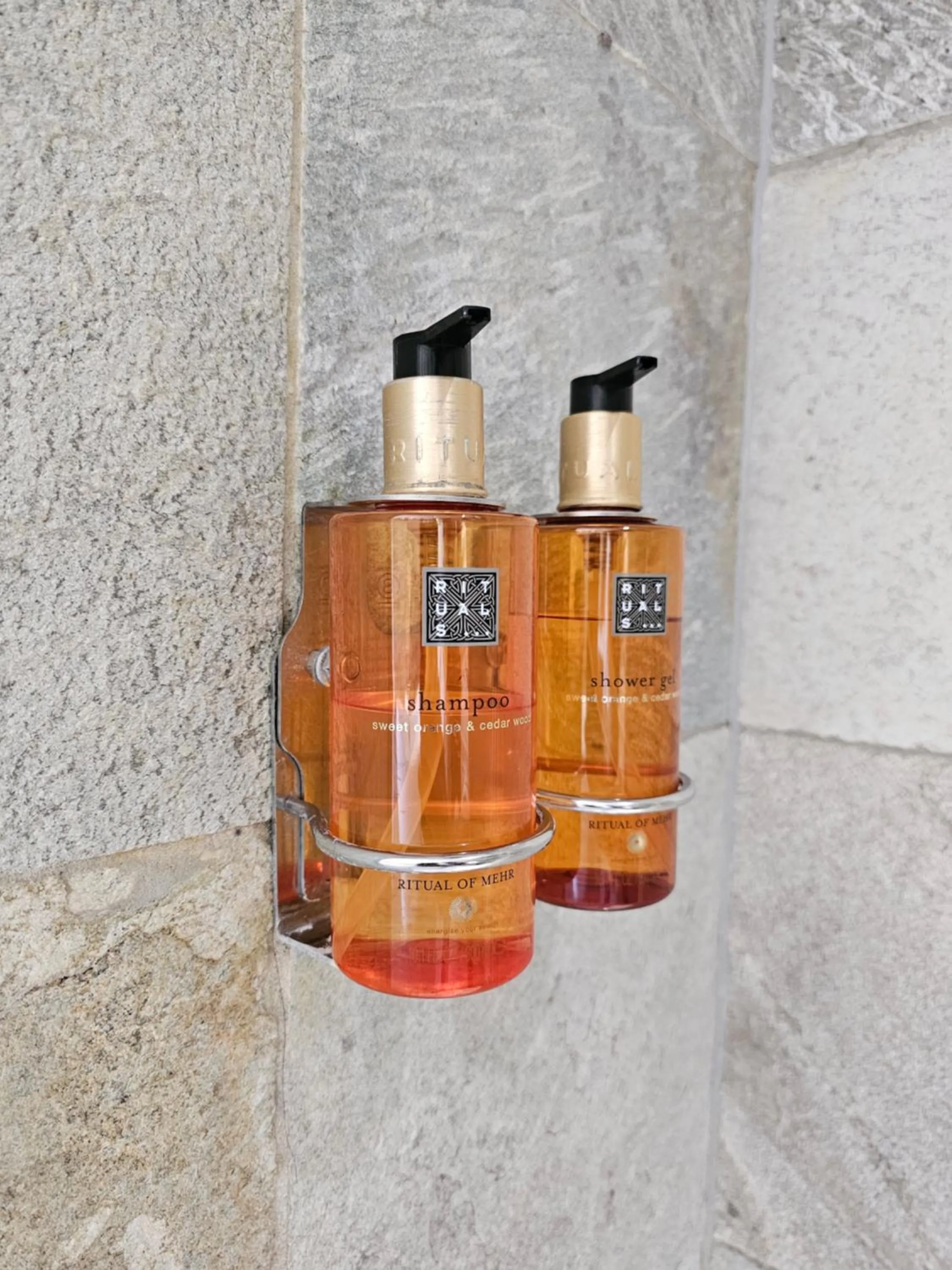 Bathroom in Hôtel Le Rohan, centre Cathédrale