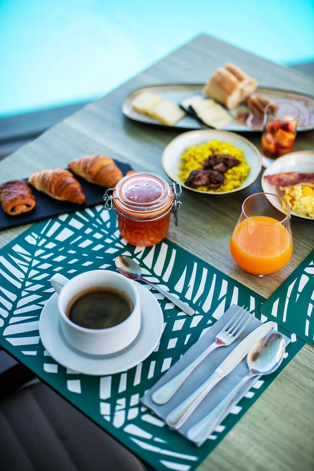 Breakfast in Latitude 21