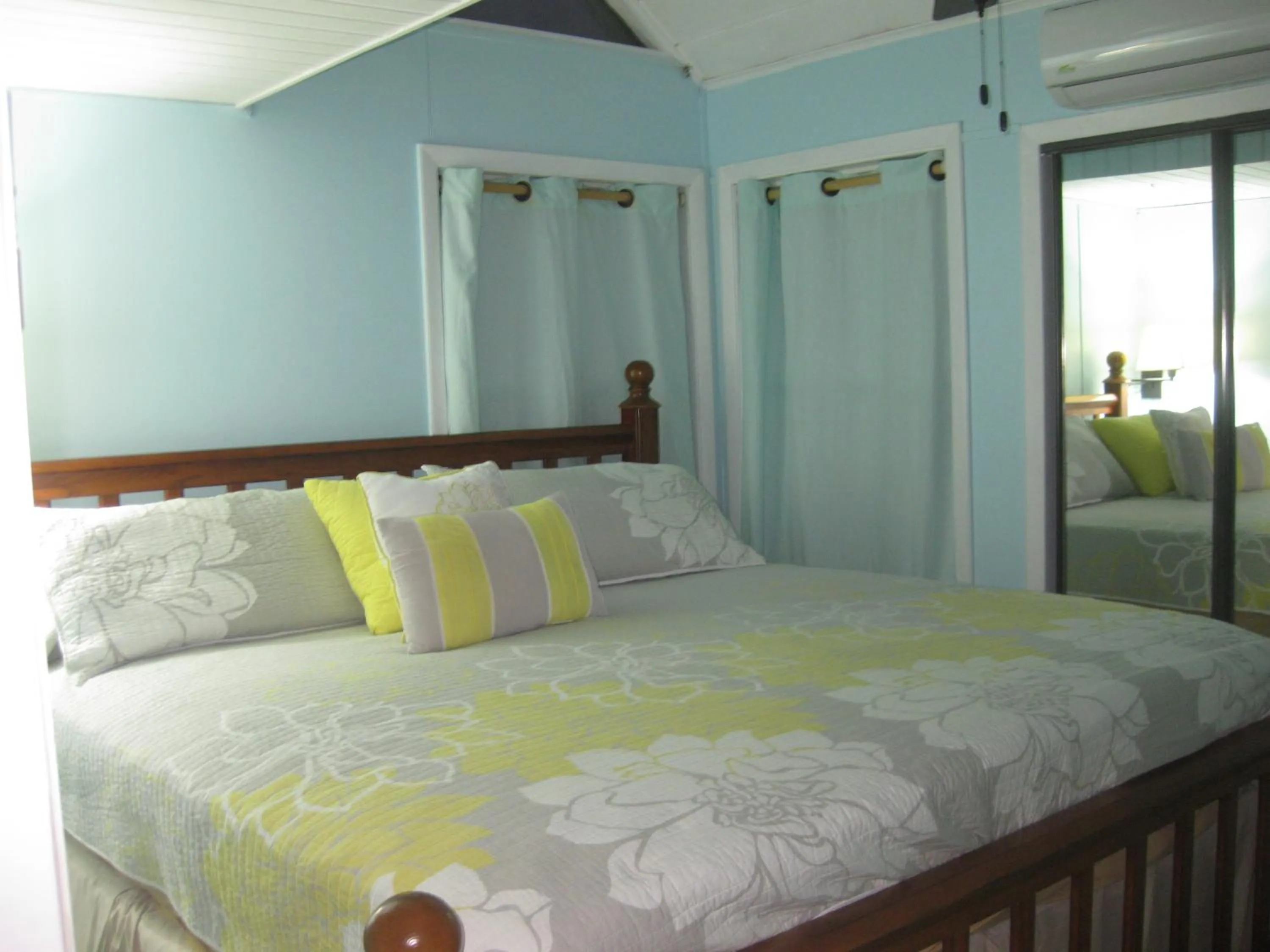Bedroom, Bed in Sealofts On The Beach