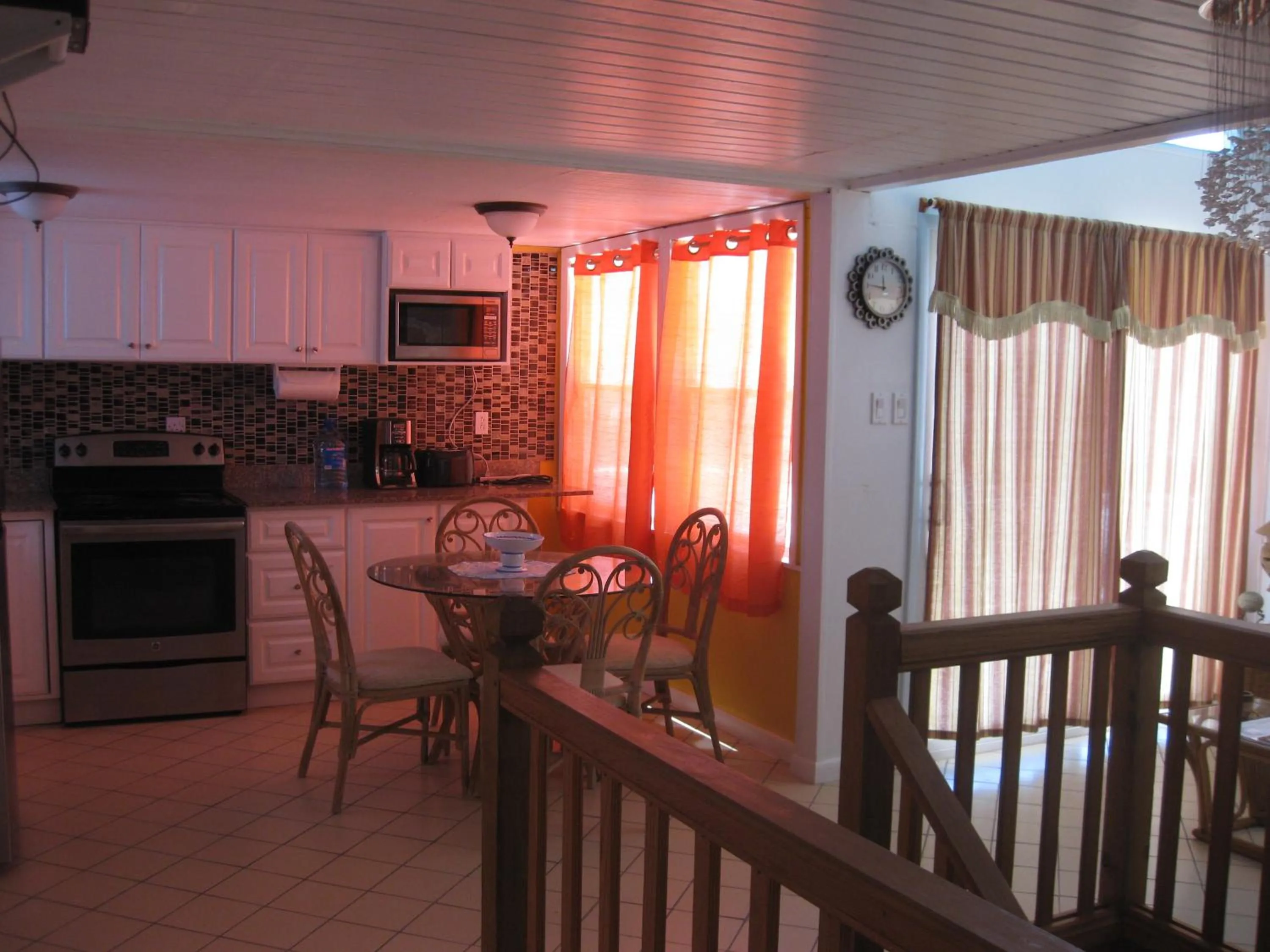 Dining area in Sealofts On The Beach