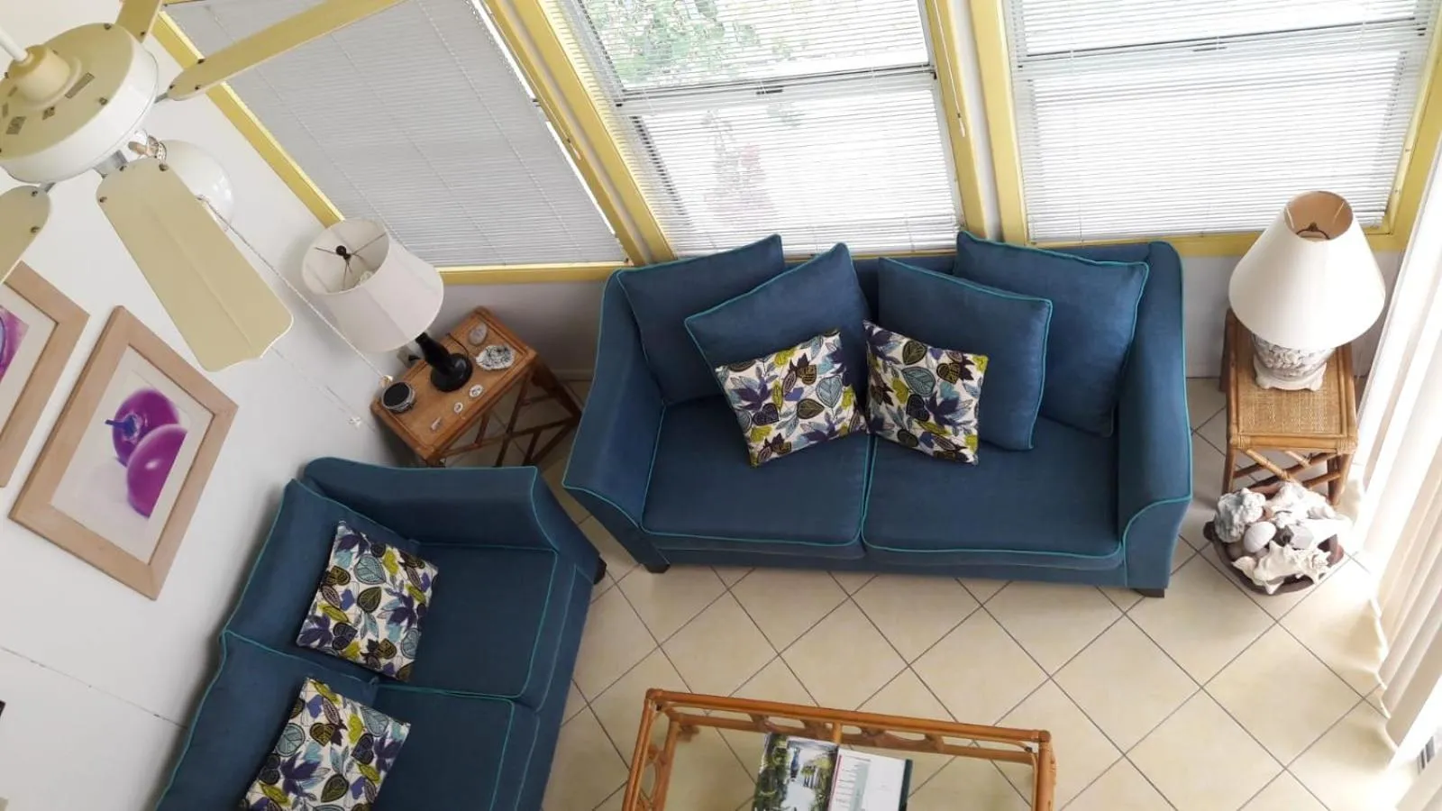 Living room in Sealofts On The Beach