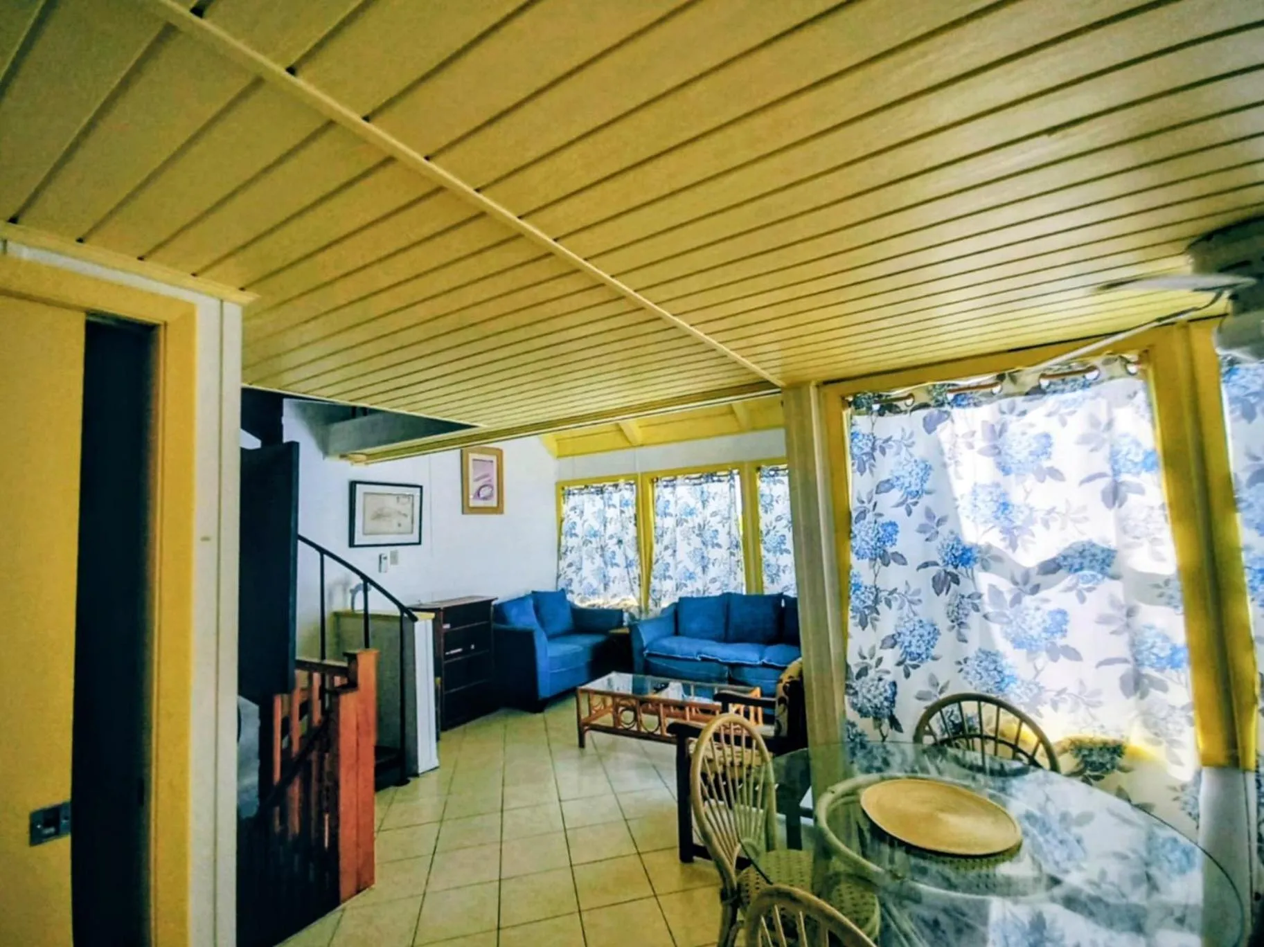 Living room in Sealofts On The Beach