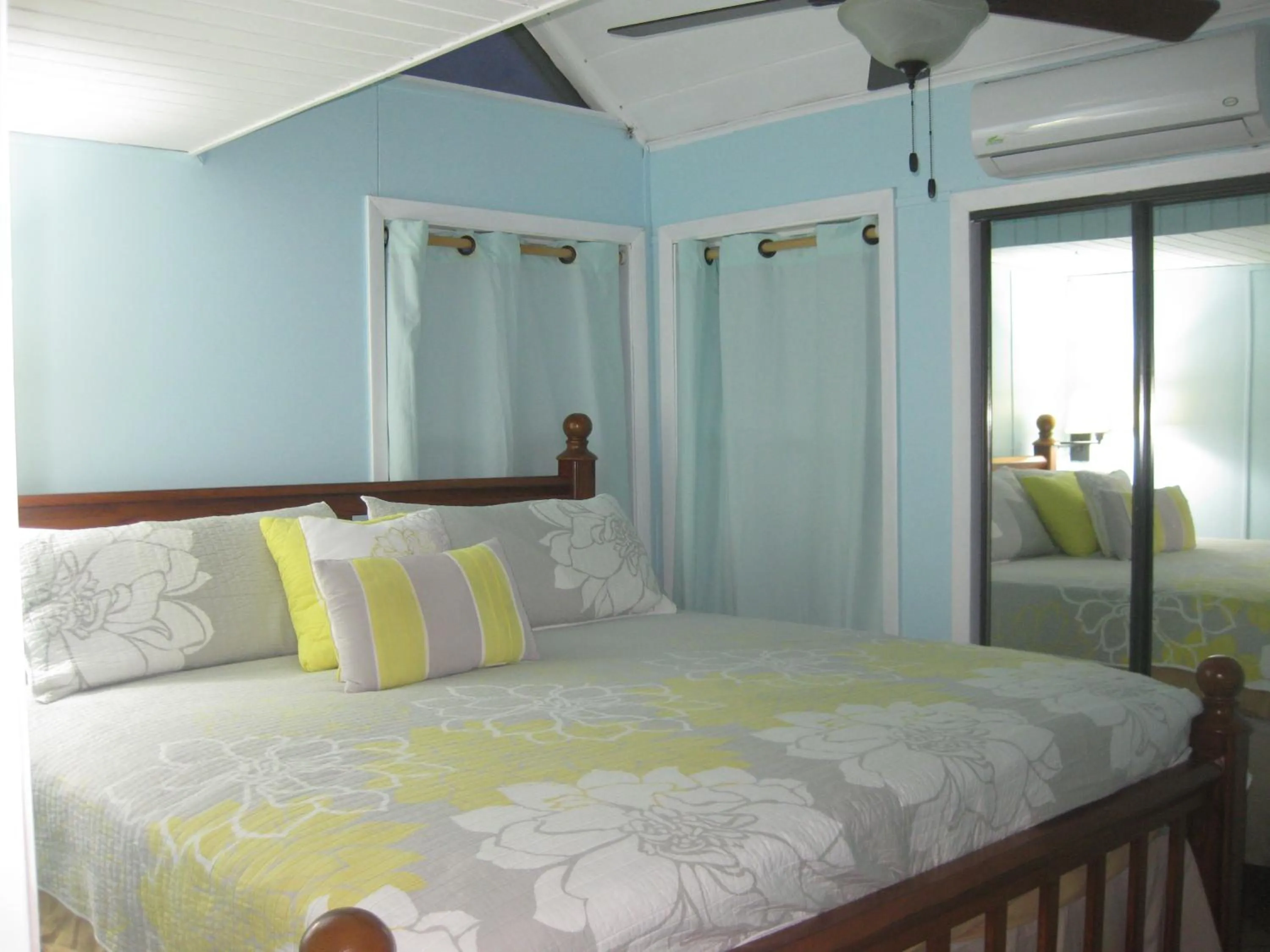 Bedroom, Bed in Sealofts On The Beach