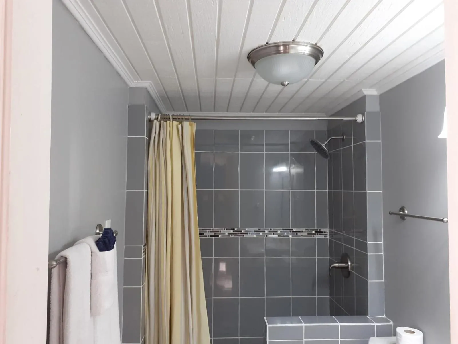 Shower in Sealofts On The Beach