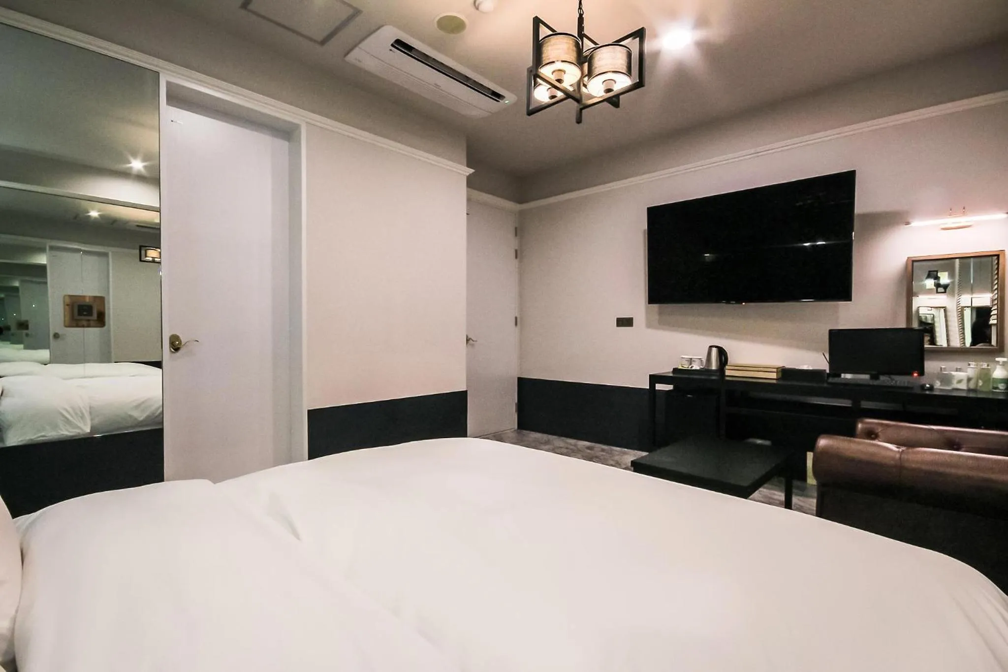 TV/Entertainment Center in Hotel Seowa