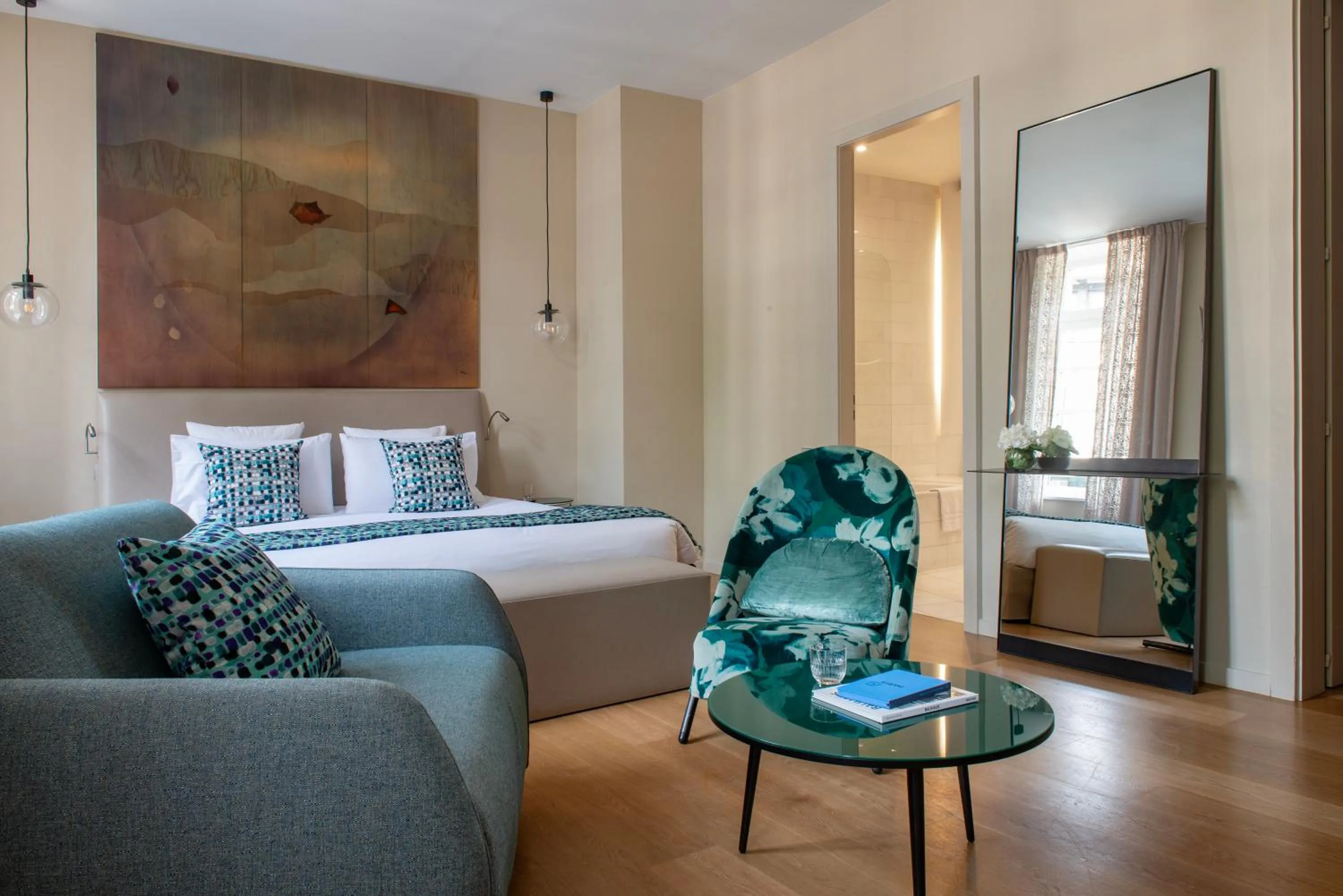 Seating area, Bed in Hotel & Spa REGENT PETITE FRANCE