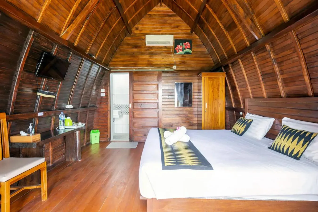 Photo of the whole room, Bed in Sunny Point Penida