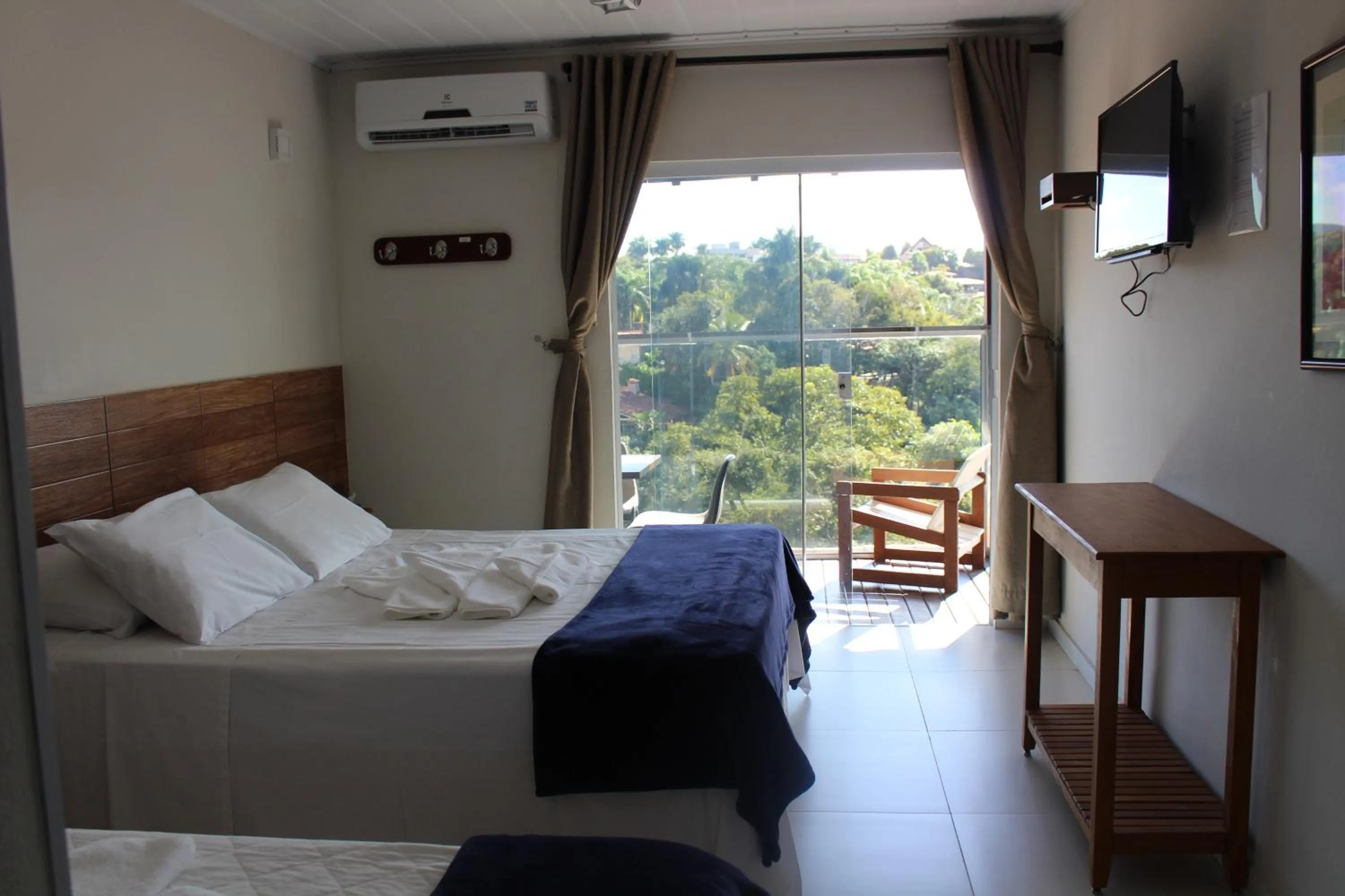 View (from property/room), Bed in Hotel Escarpas do Lago Capitolio