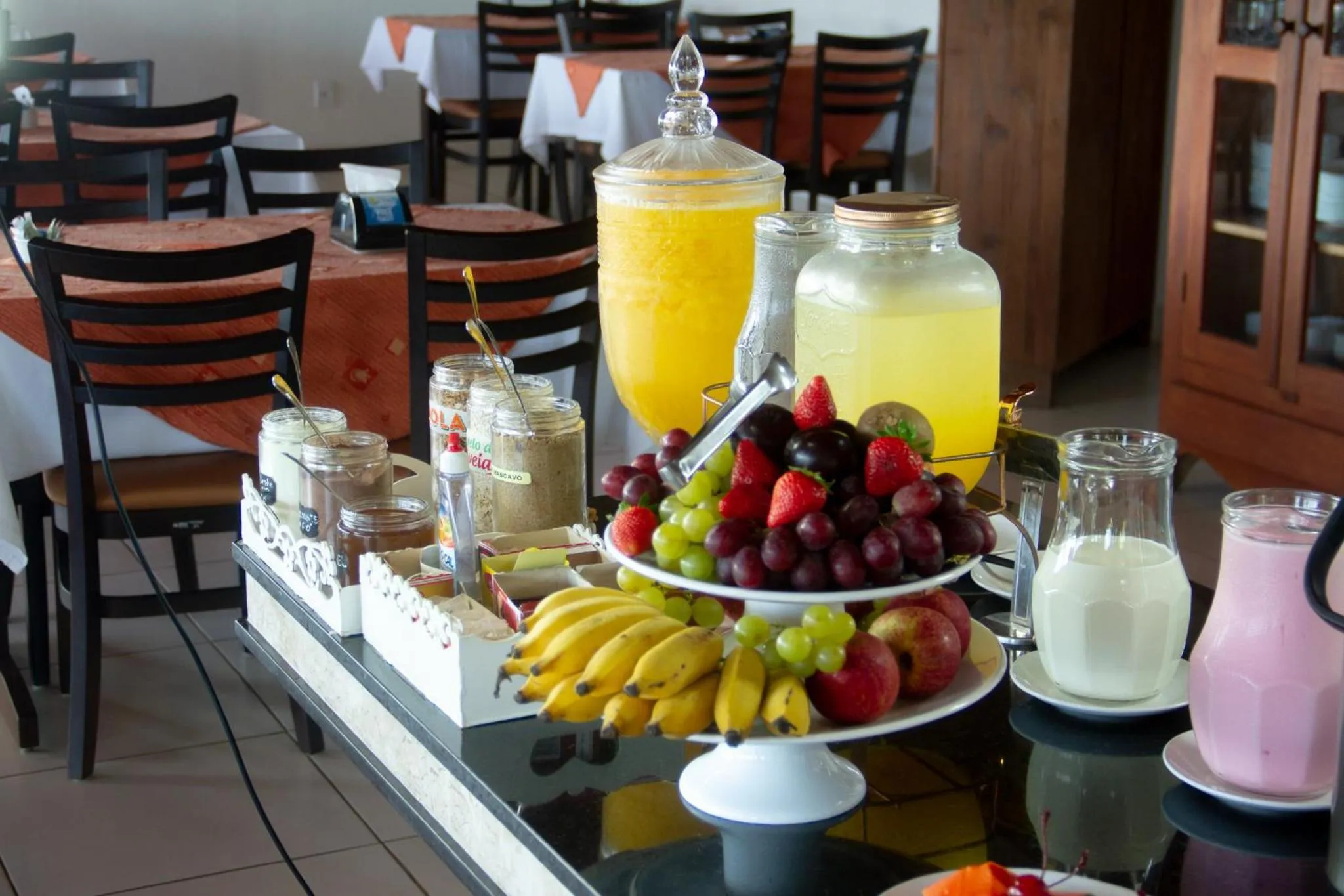 Restaurant/places to eat in Hotel Escarpas do Lago Capitolio