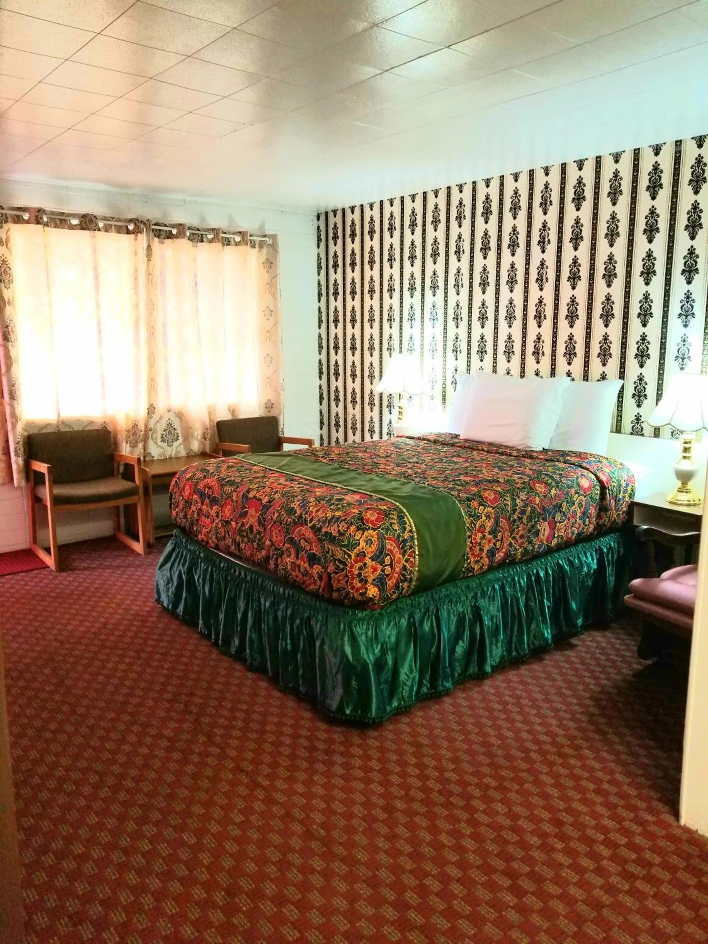 Bed in Town House Motor Inn