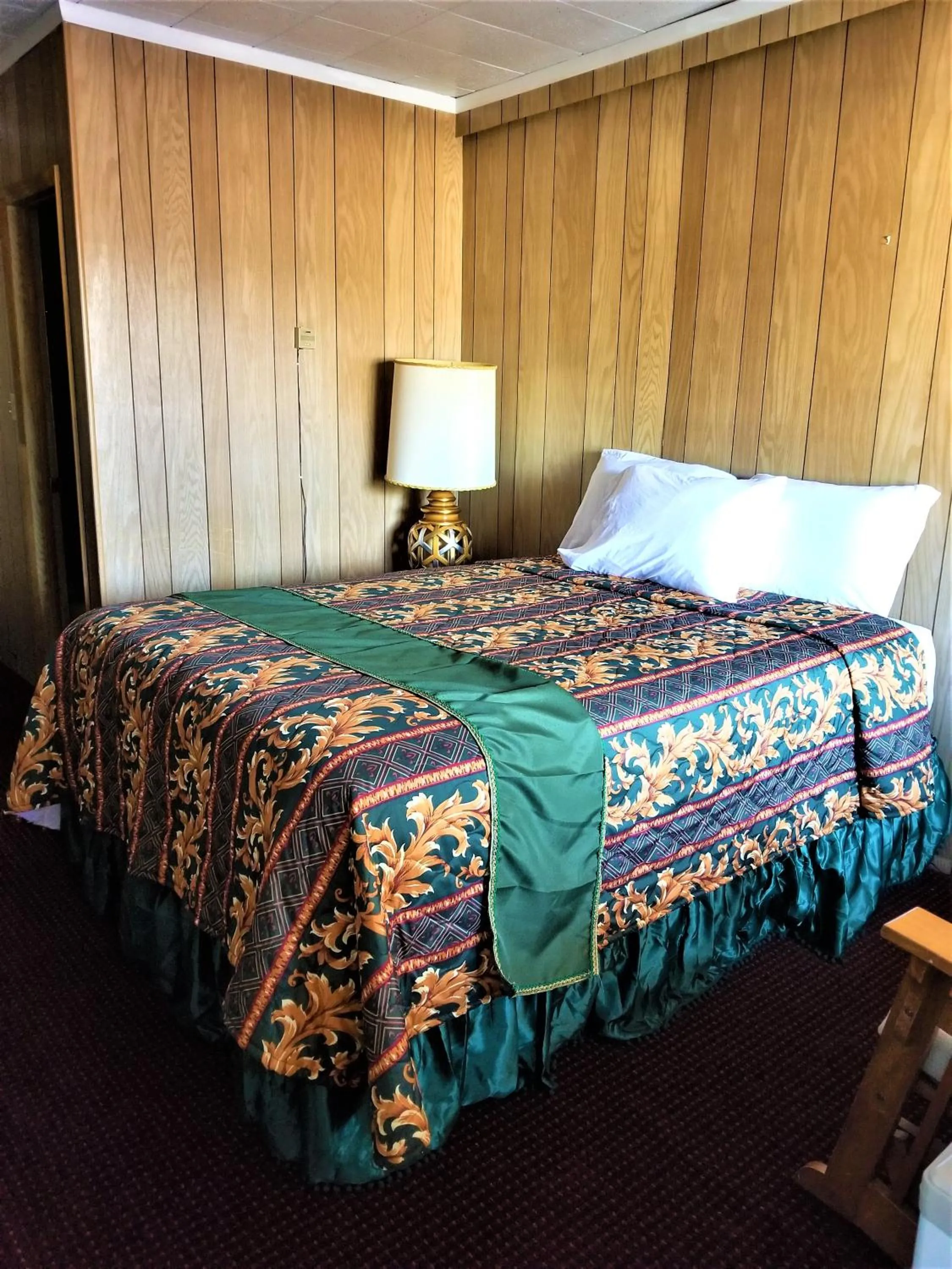 Bedroom, Bed in Town House Motor Inn