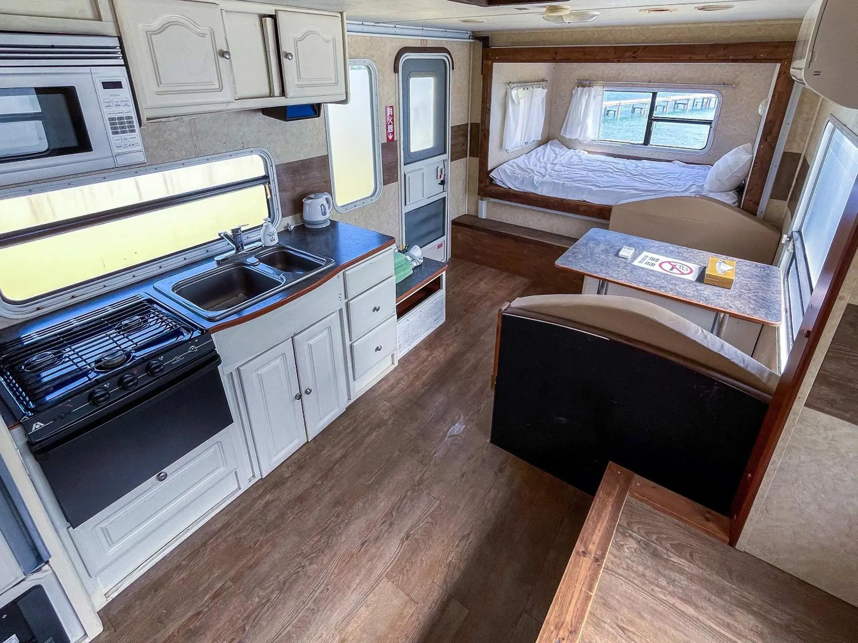 Trailer House in Sea Tiger Island Inn Shodoshima Trailer House in Sea Tiger Island Inn Shodoshima