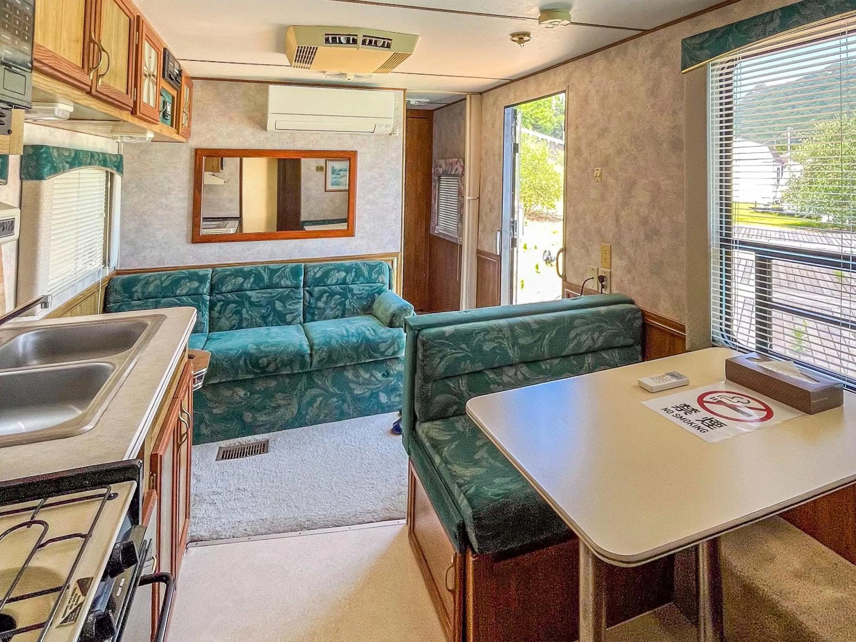 Photo of the whole room in Sea Tiger Island Inn Shodoshima