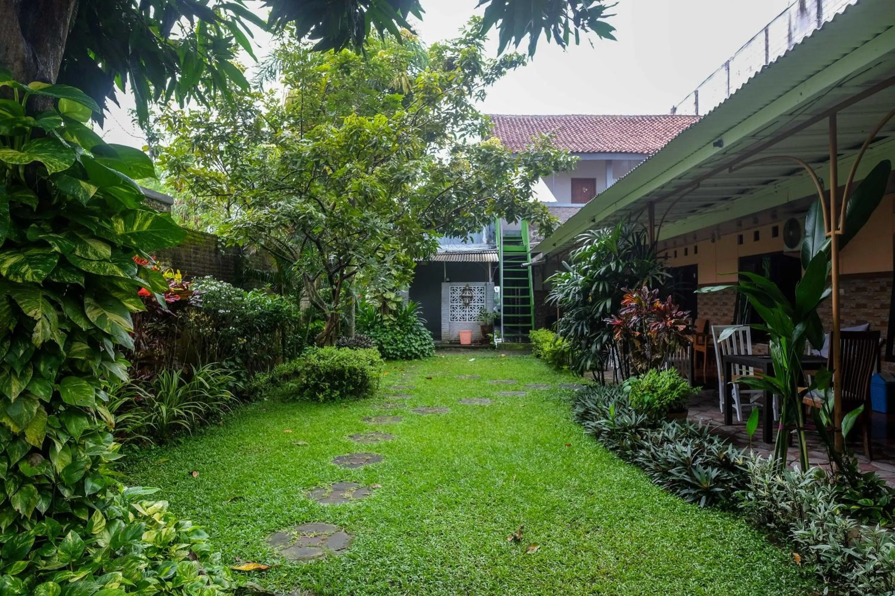 Property building in RedDoorz Syariah @ Colomadu 2