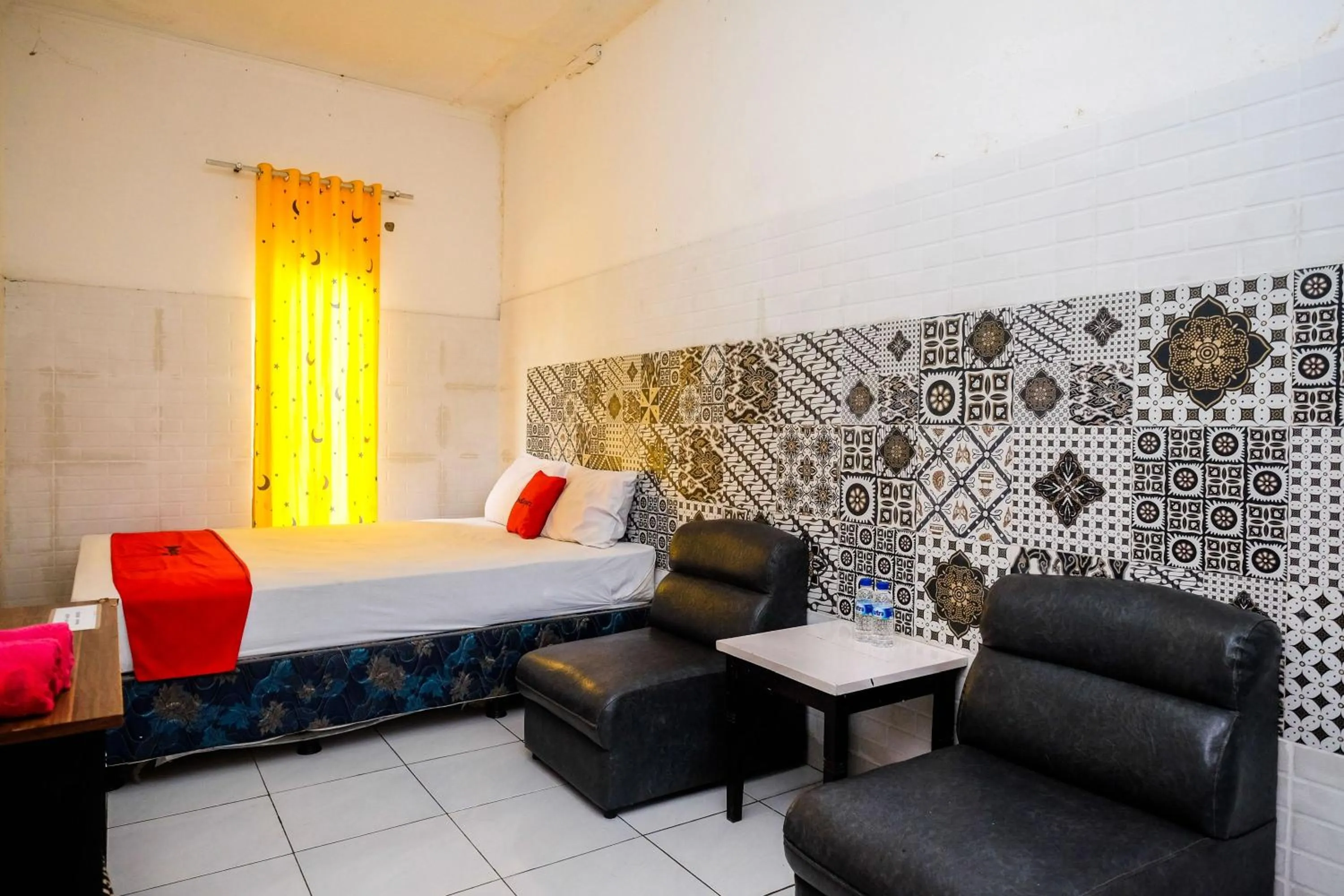 Bedroom, Bed in RedDoorz Syariah @ Colomadu 2