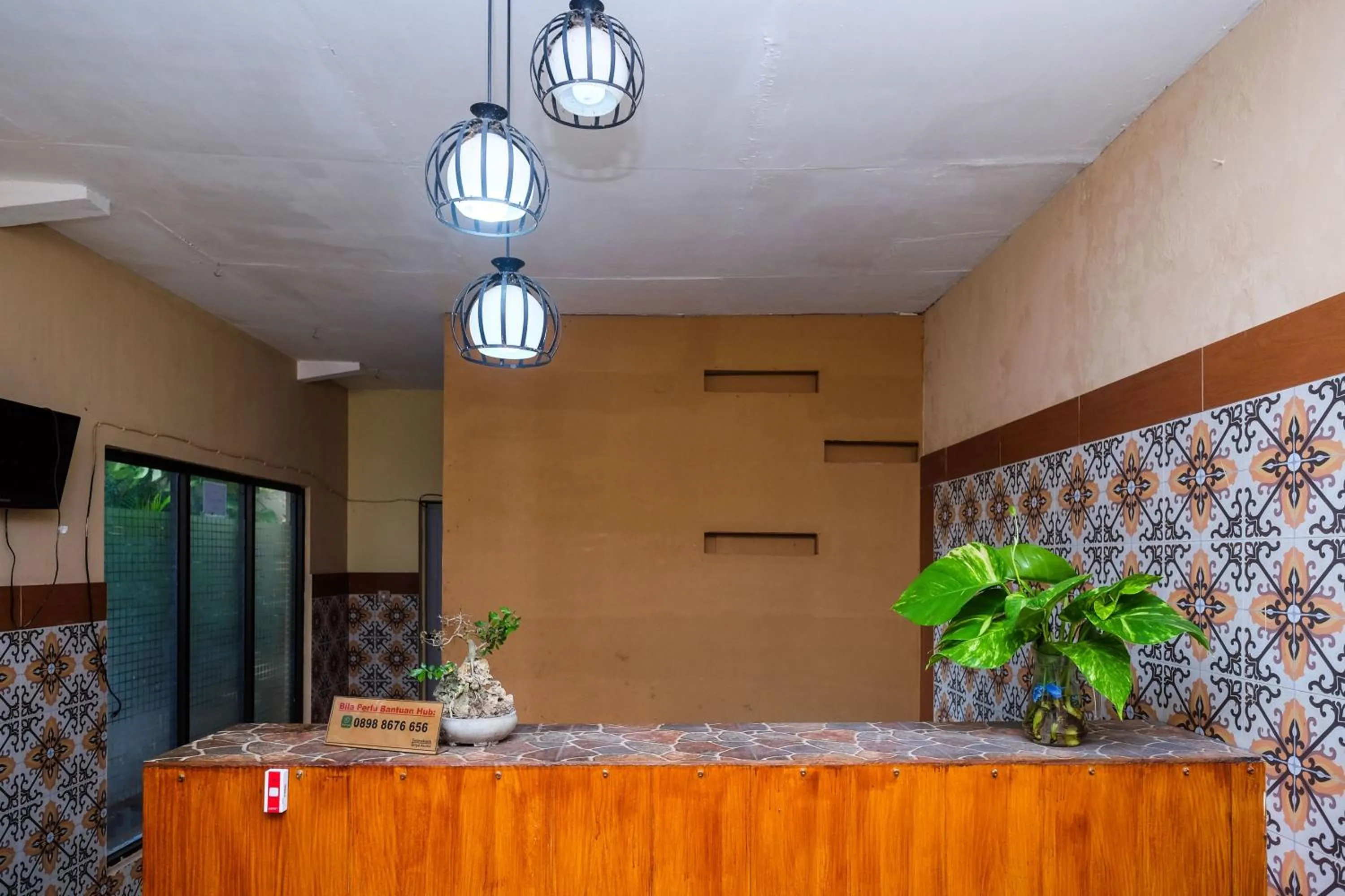 Lobby or reception in RedDoorz Syariah @ Colomadu 2