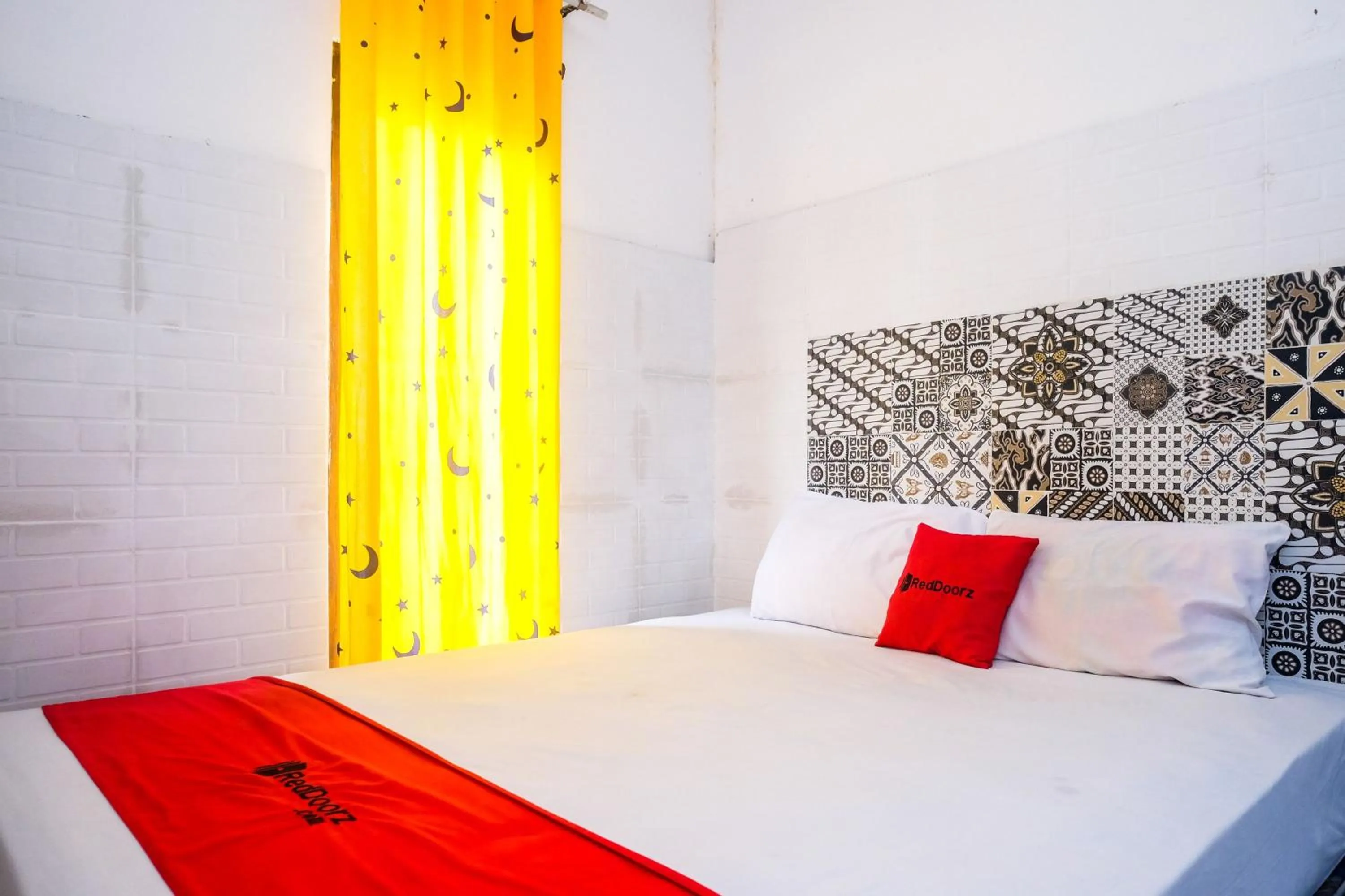 Bedroom, Bed in RedDoorz Syariah @ Colomadu 2