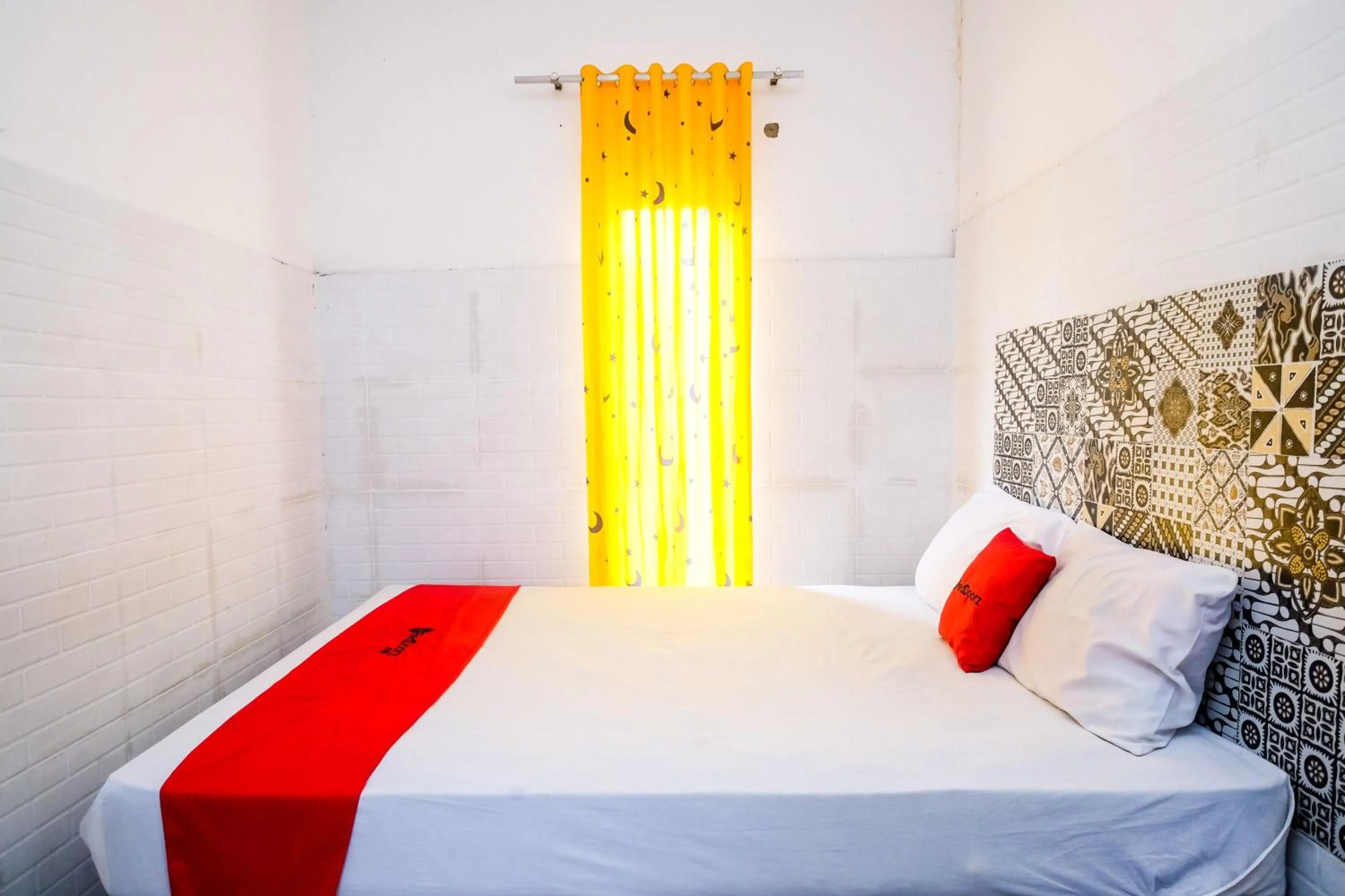 Bedroom, Bed in RedDoorz Syariah @ Colomadu 2