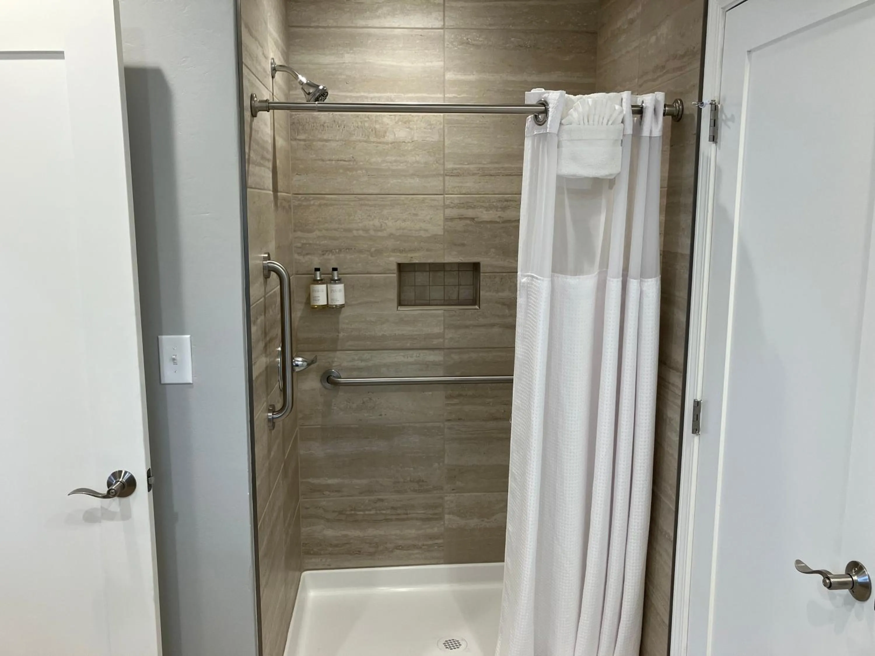 Shower in Briarwood Inn