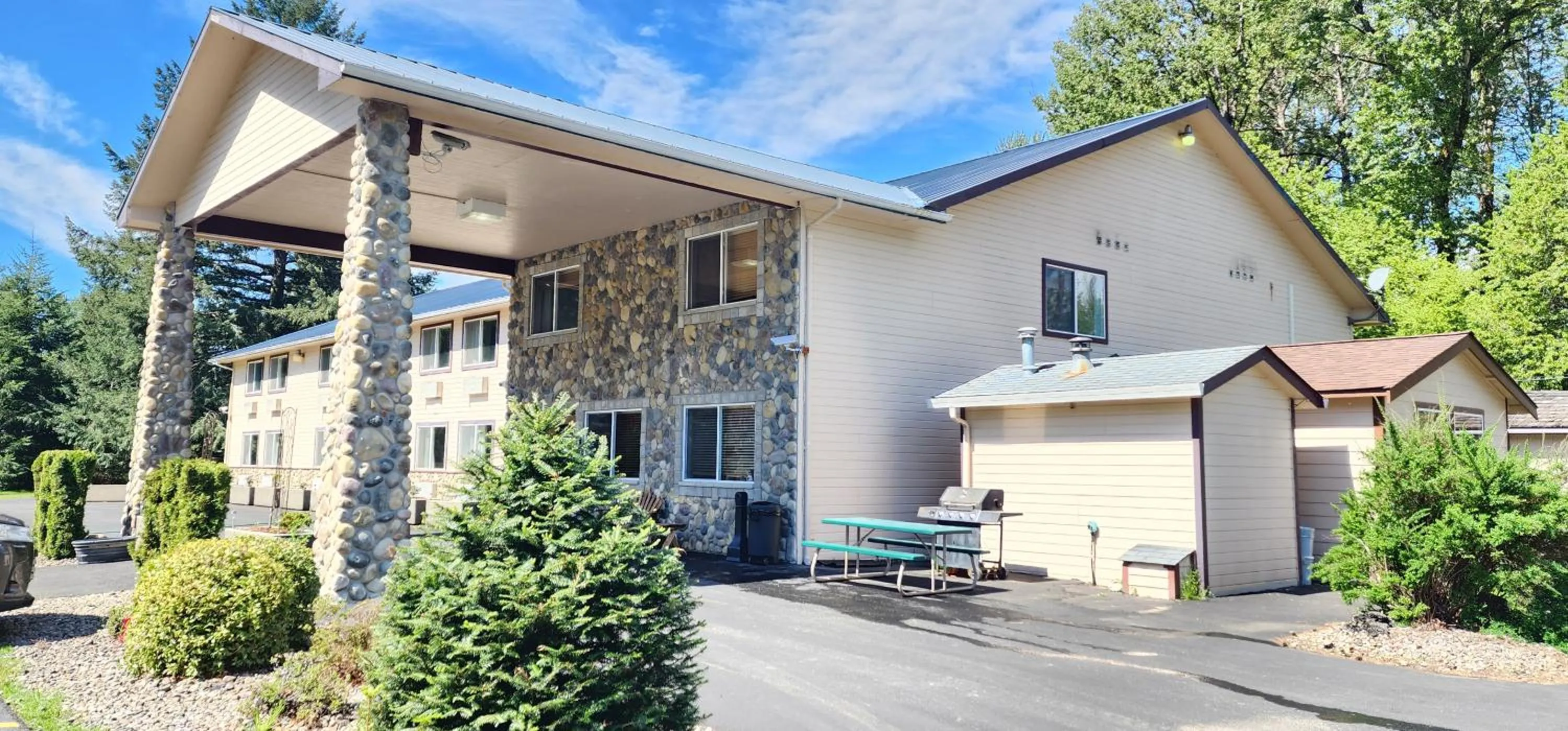 Property building in Crest Trail Lodge