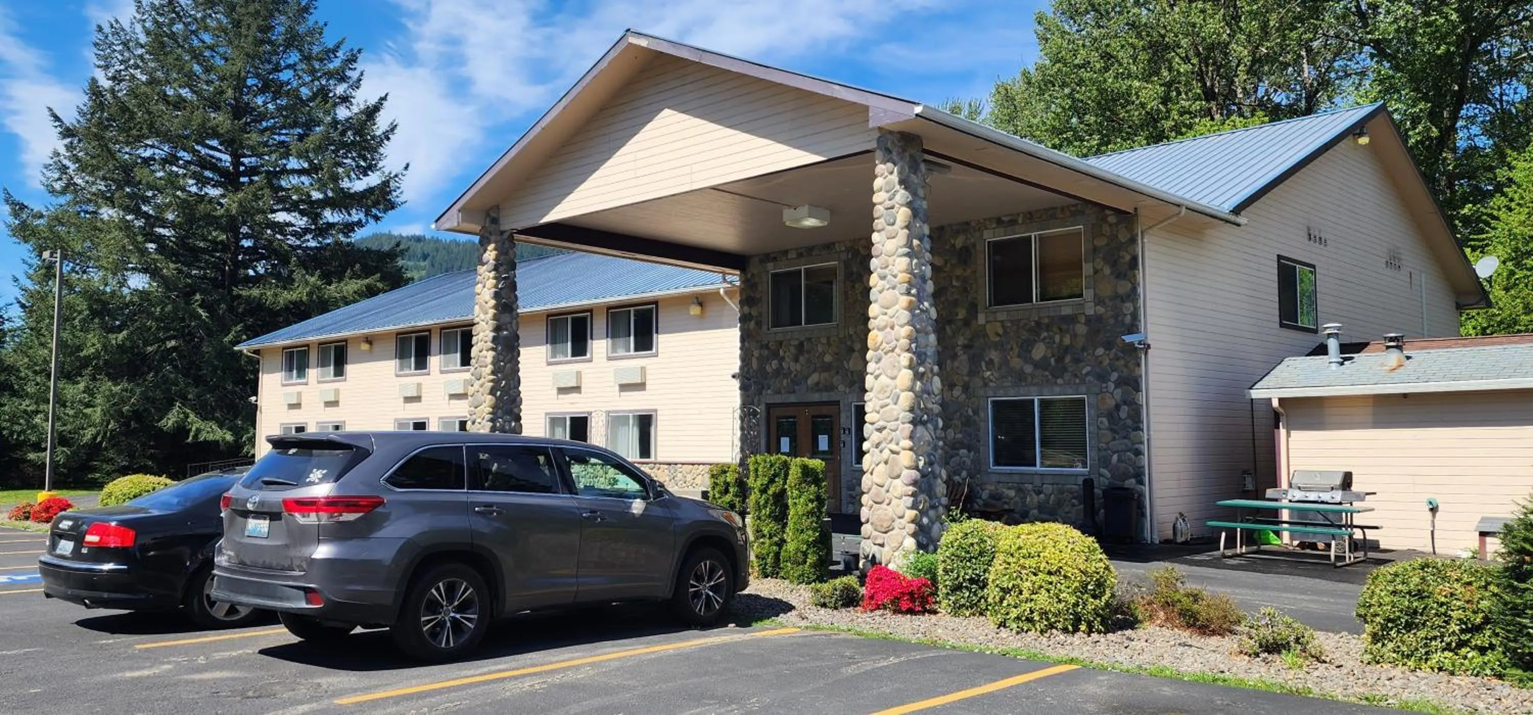 Property building in Crest Trail Lodge