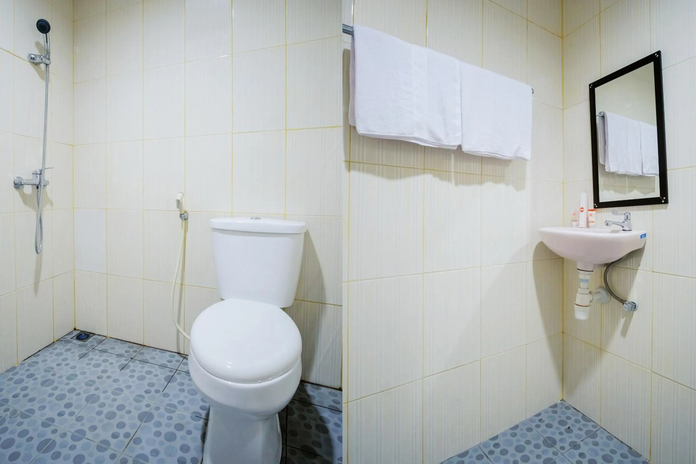 Bathroom in Hotel O Bakti Homestay