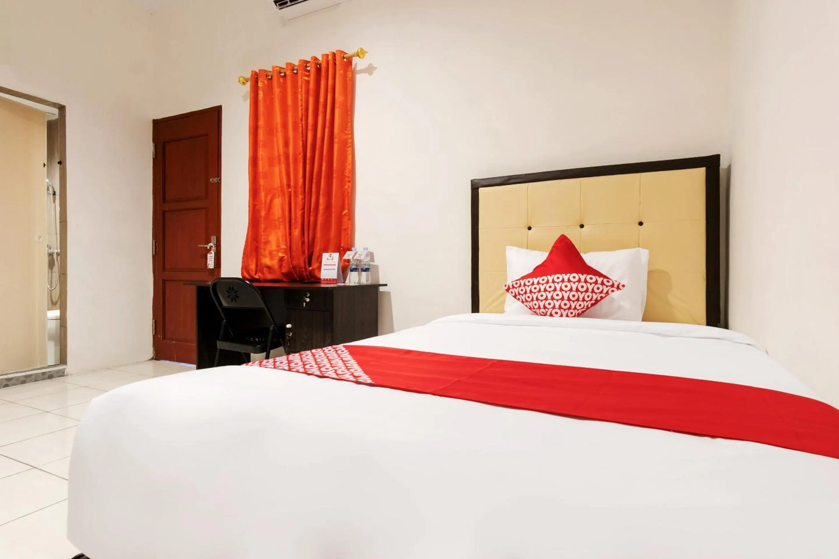 Bedroom, Bed in Hotel O Bakti Homestay