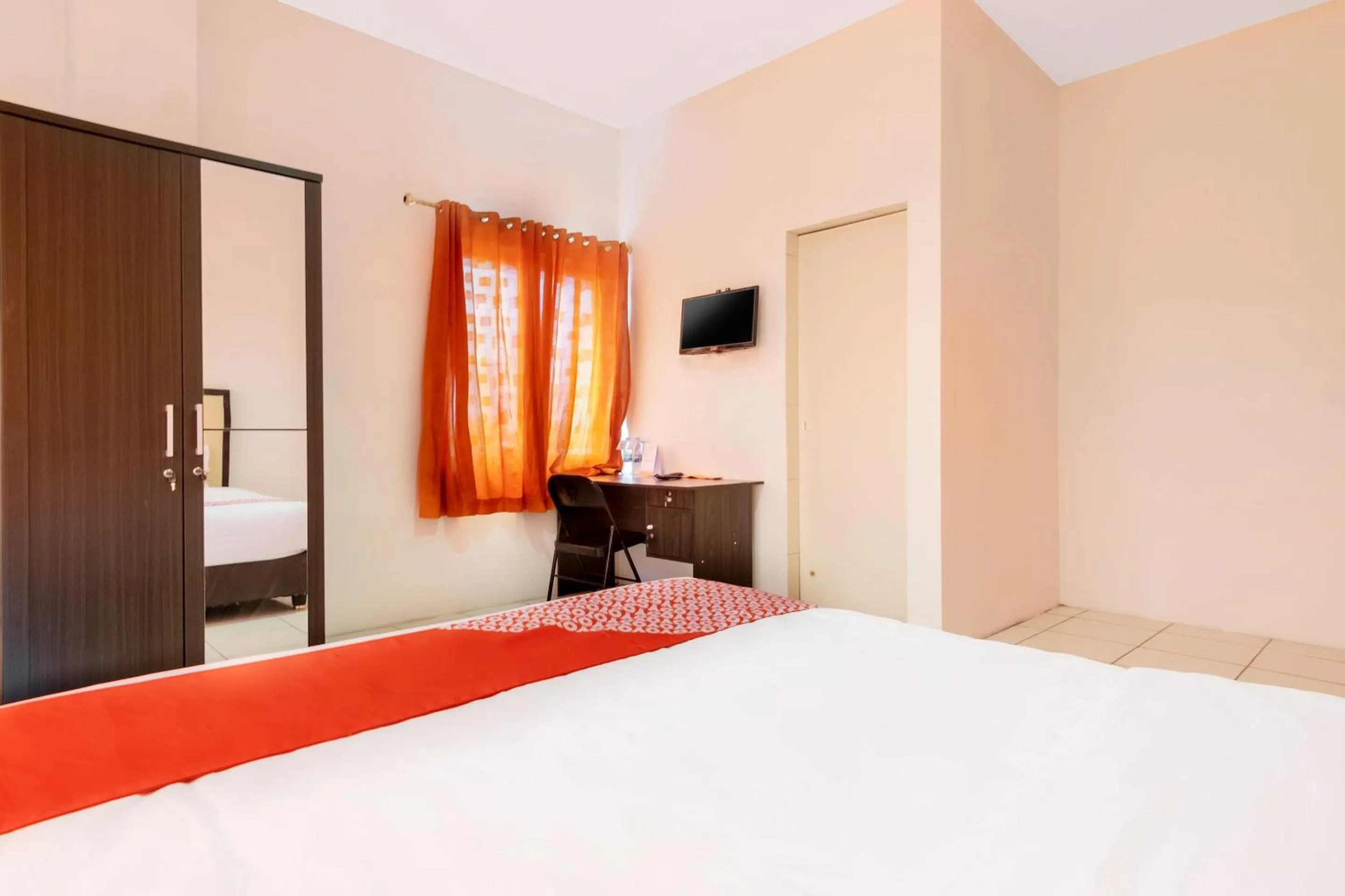 Bedroom, Bed in Hotel O Bakti Homestay