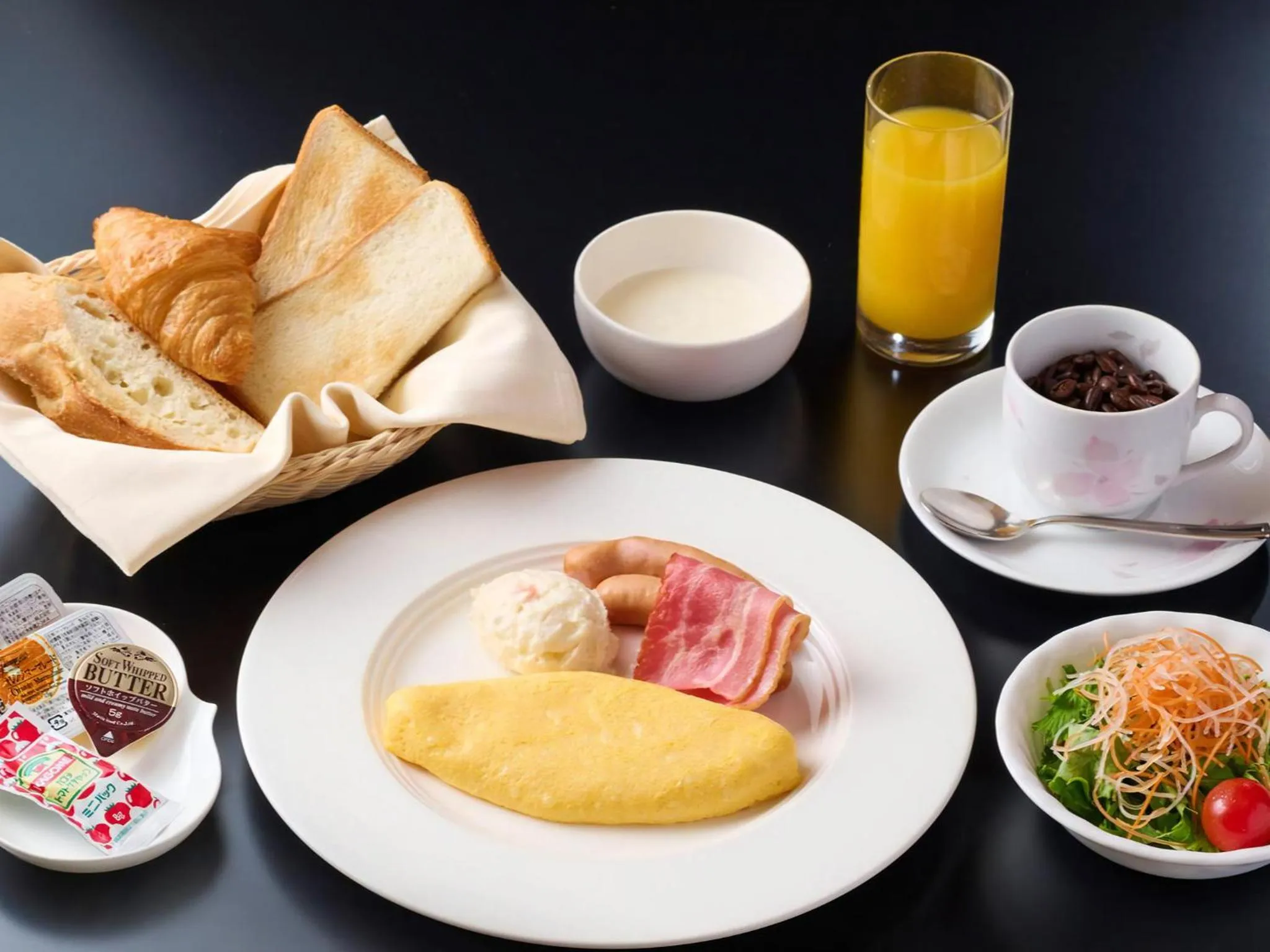 Breakfast in Ginza Creston