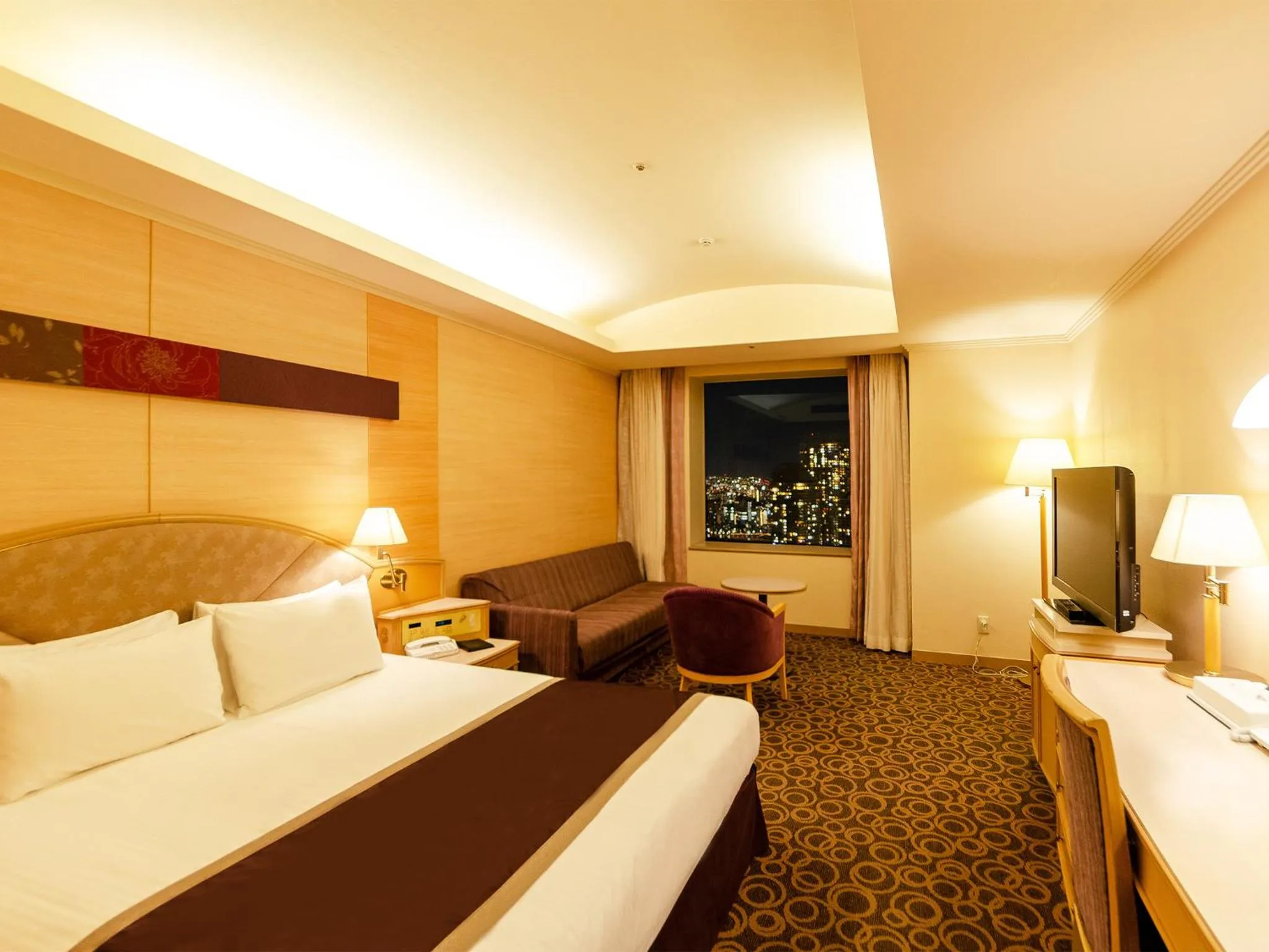 Photo of the whole room, Bed in Ginza Creston