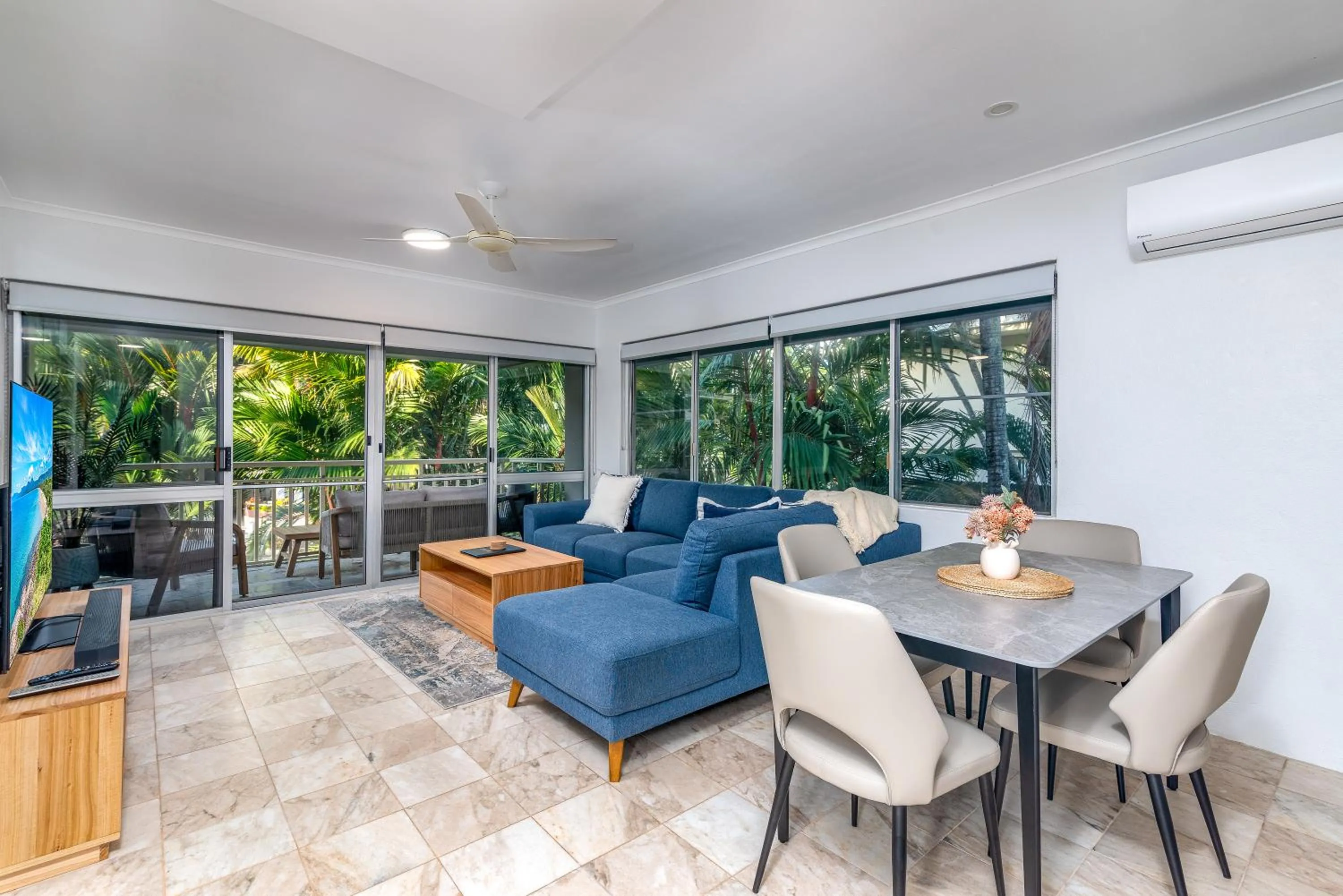 Living room in Driftwood Mantaray - Official Onsite Reception and Check In