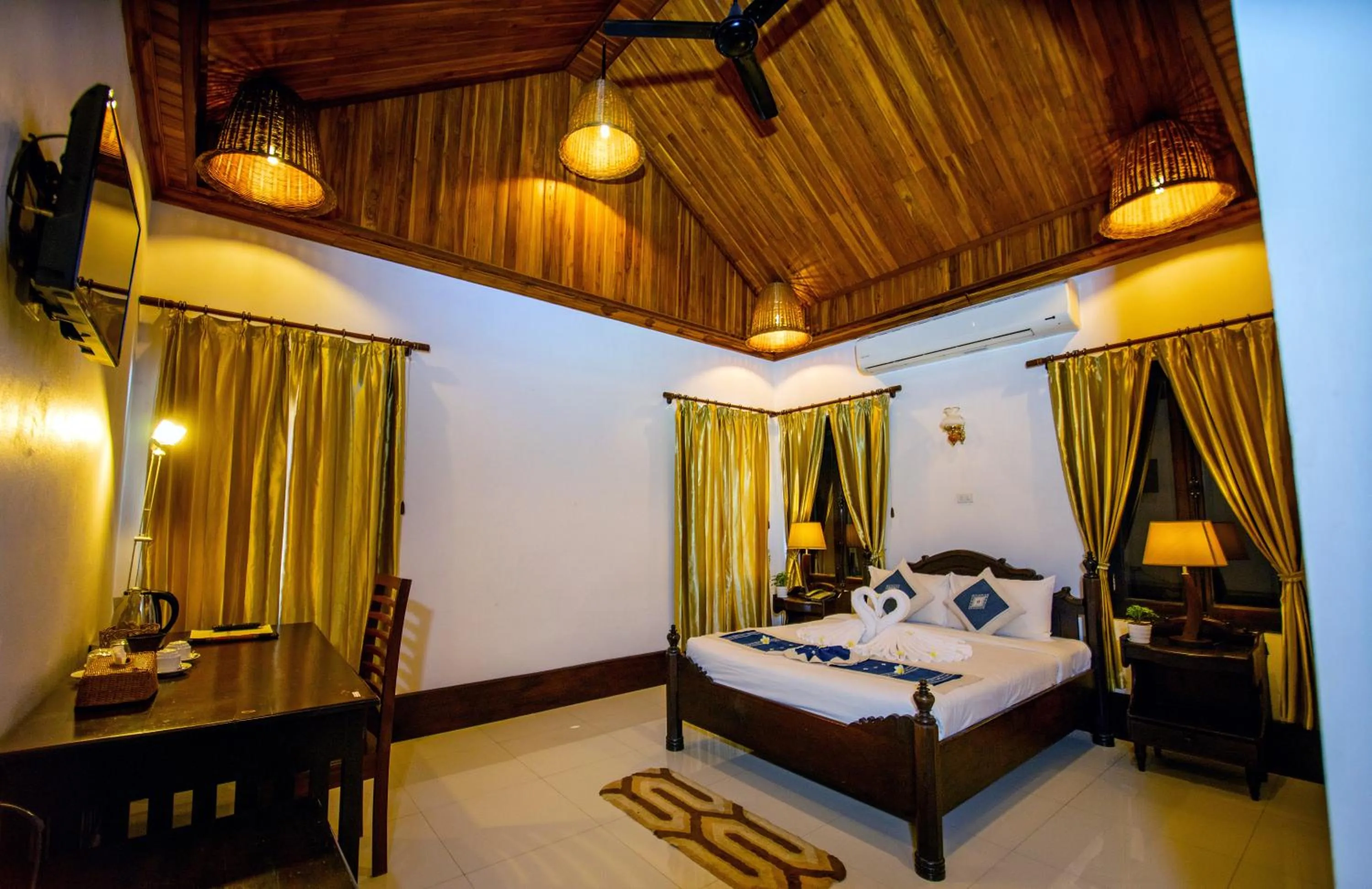 Bedroom, Bed in Treasure Hotel Laos